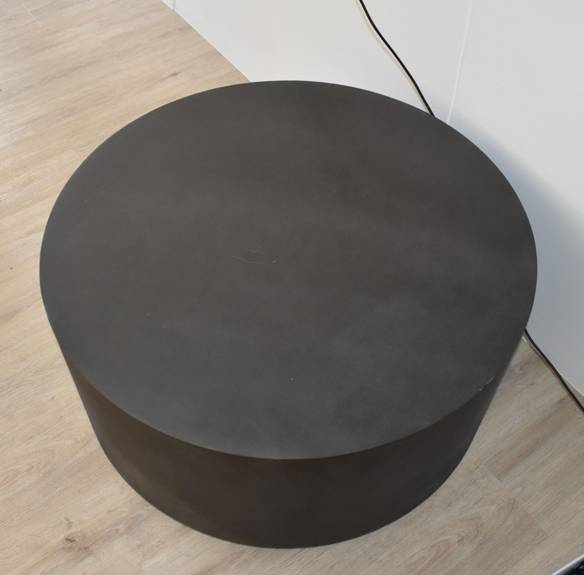 1 x Round Coffee Table With Concrete Effect Finish and Gold Base - RRP £455 - NO VAT ON THE HAMMER! - Image 3 of 7