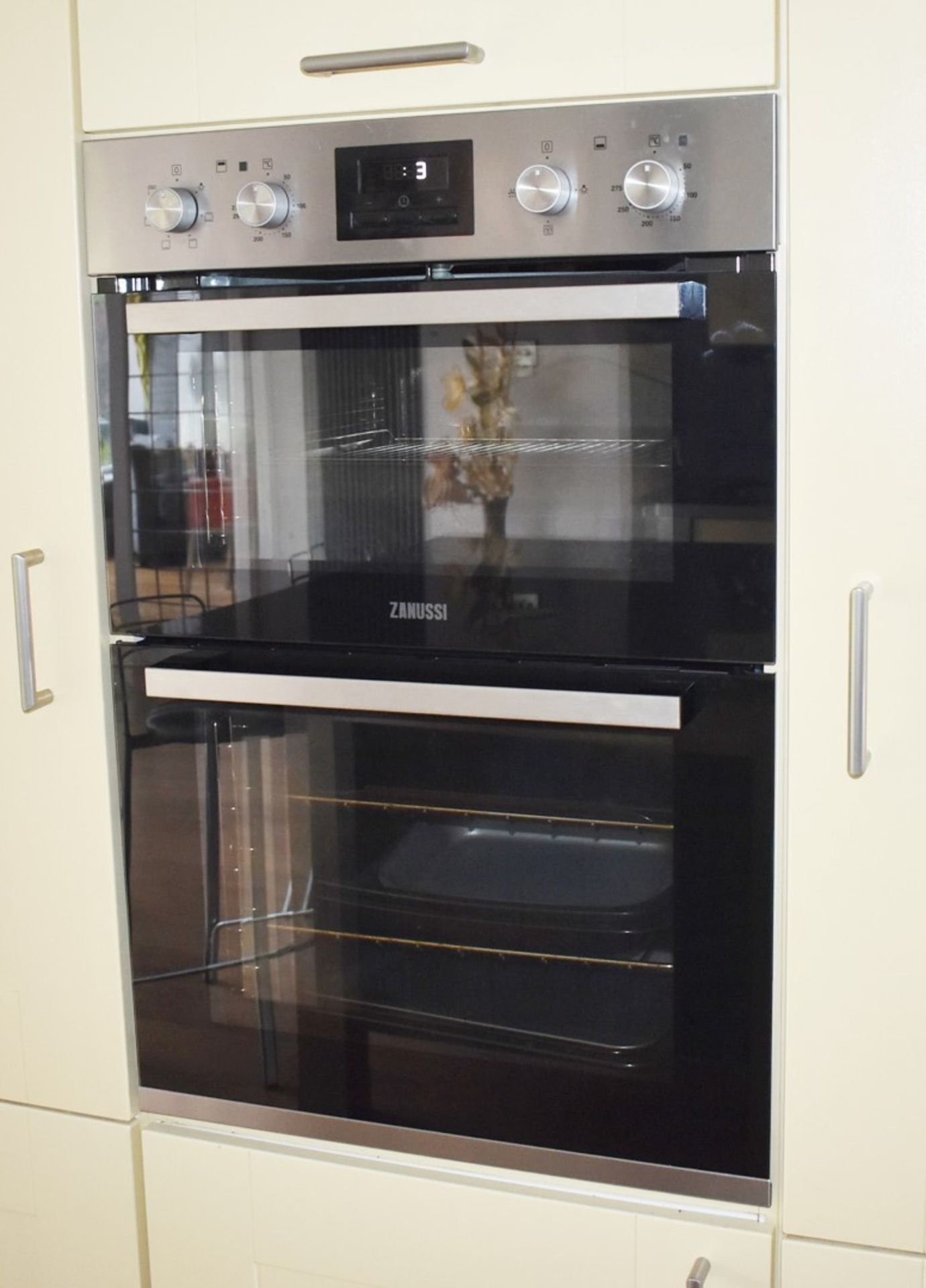 1 x SieMatic Contemporary Fitted Kitchen With Appliances! - Image 4 of 96