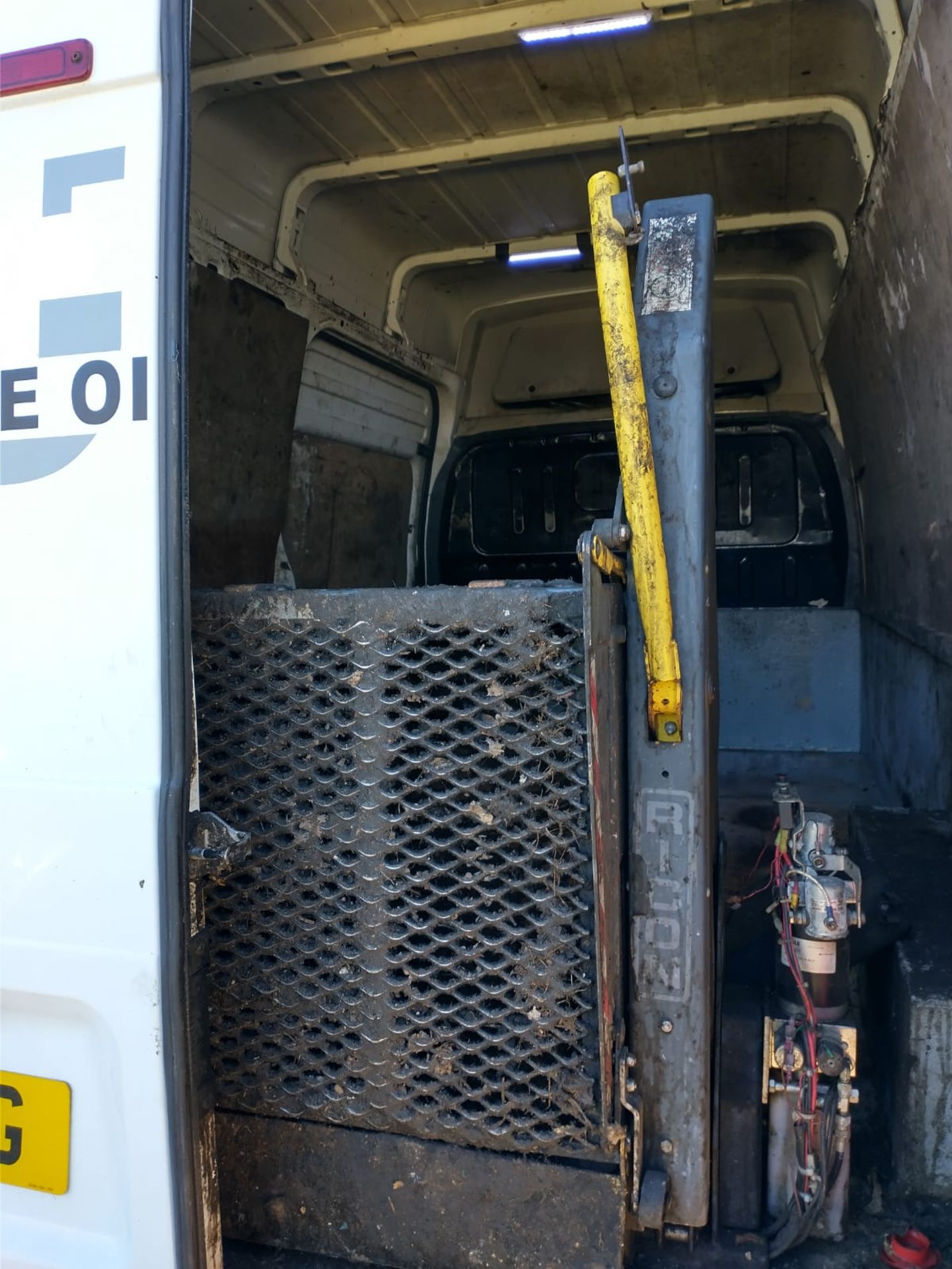 2012 Ford Transit Panel Van 2.2 5dr Medium Roof Panel Van - CL505 - Location: Corby - Image 6 of 13