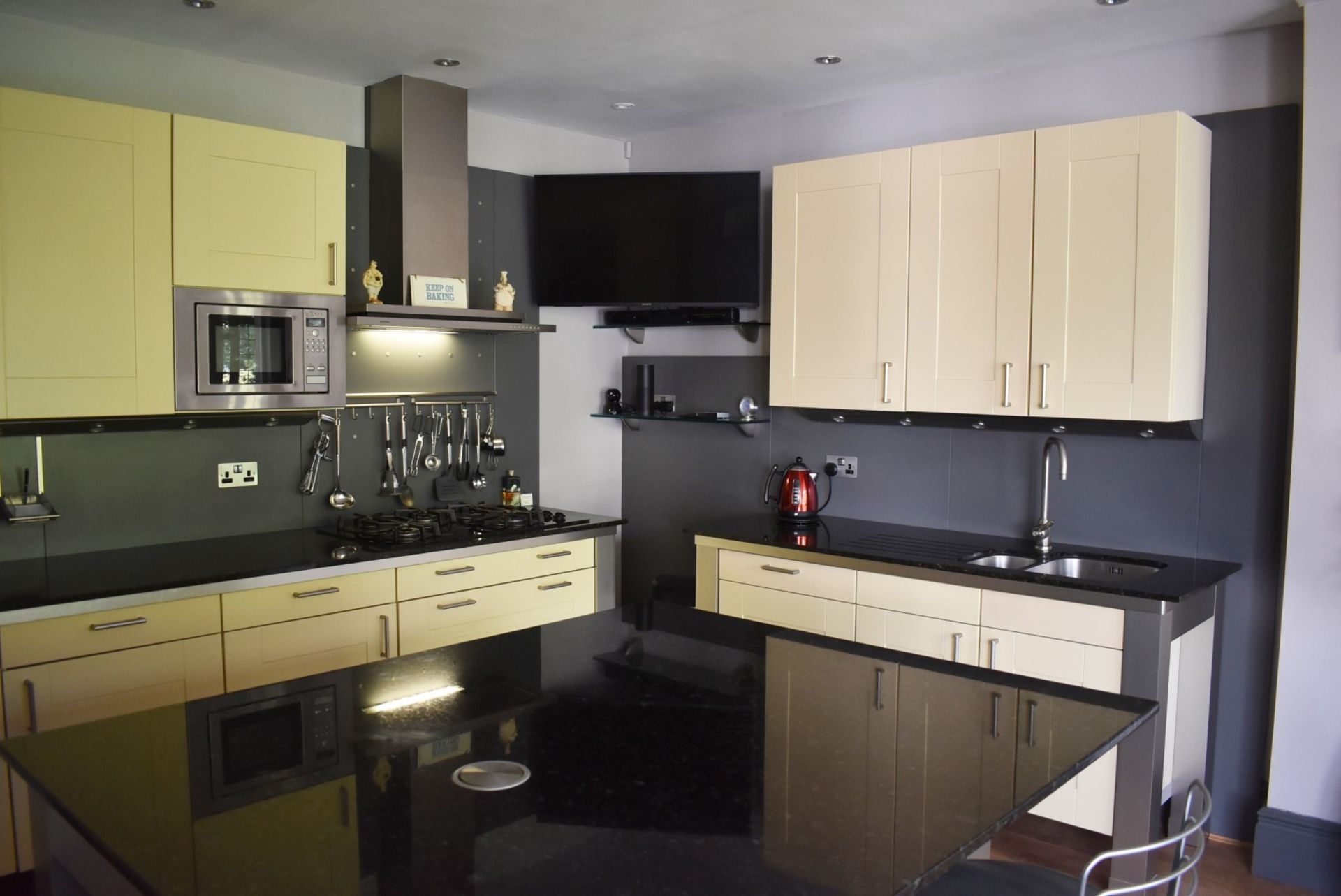 1 x SieMatic Contemporary Fitted Kitchen With Appliances! - Image 67 of 96