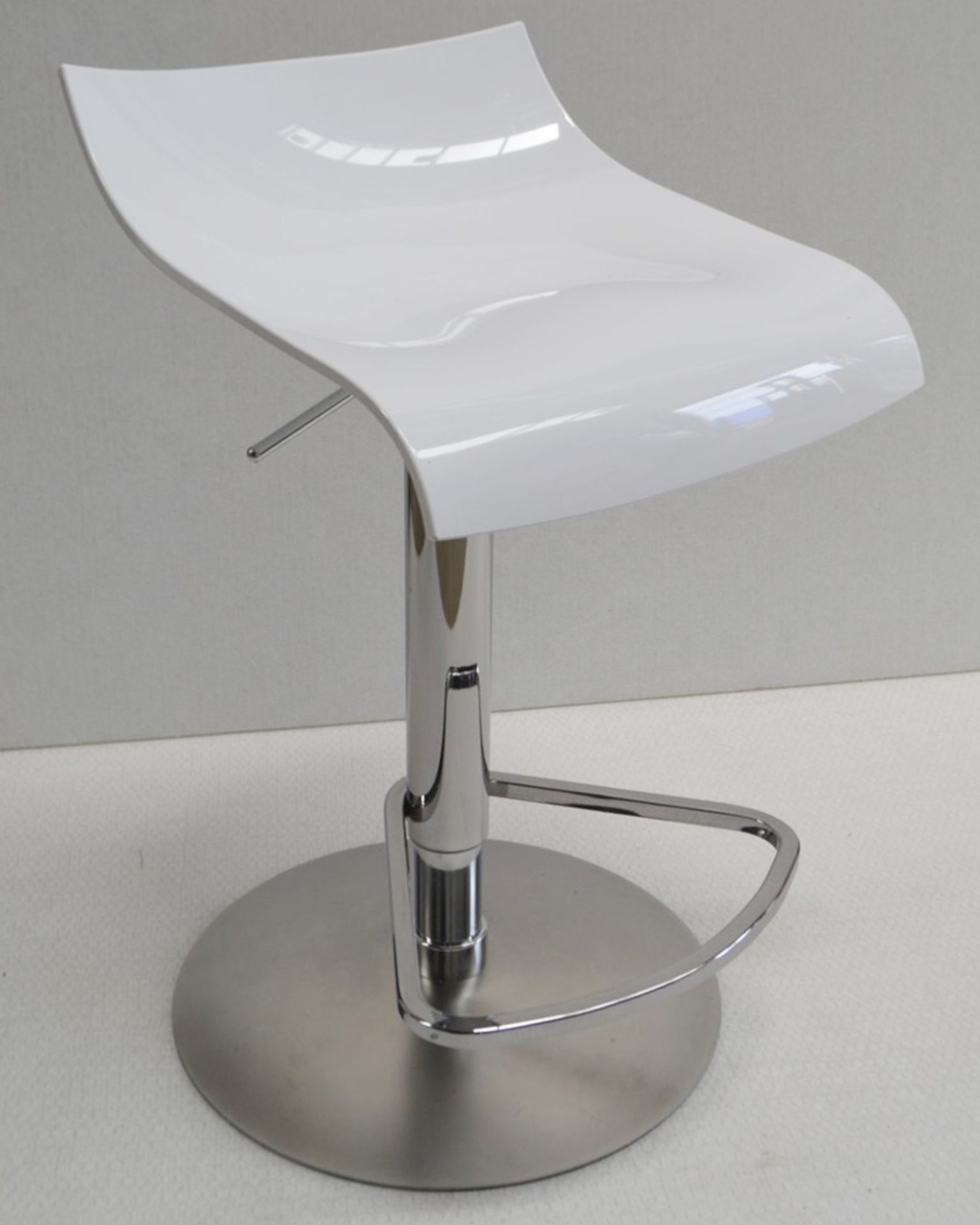 1 x LIGNE ROSET PAM Designer Bar Stool In White 'Synderme' Leather With a Chromed Metal Base - Image 3 of 7