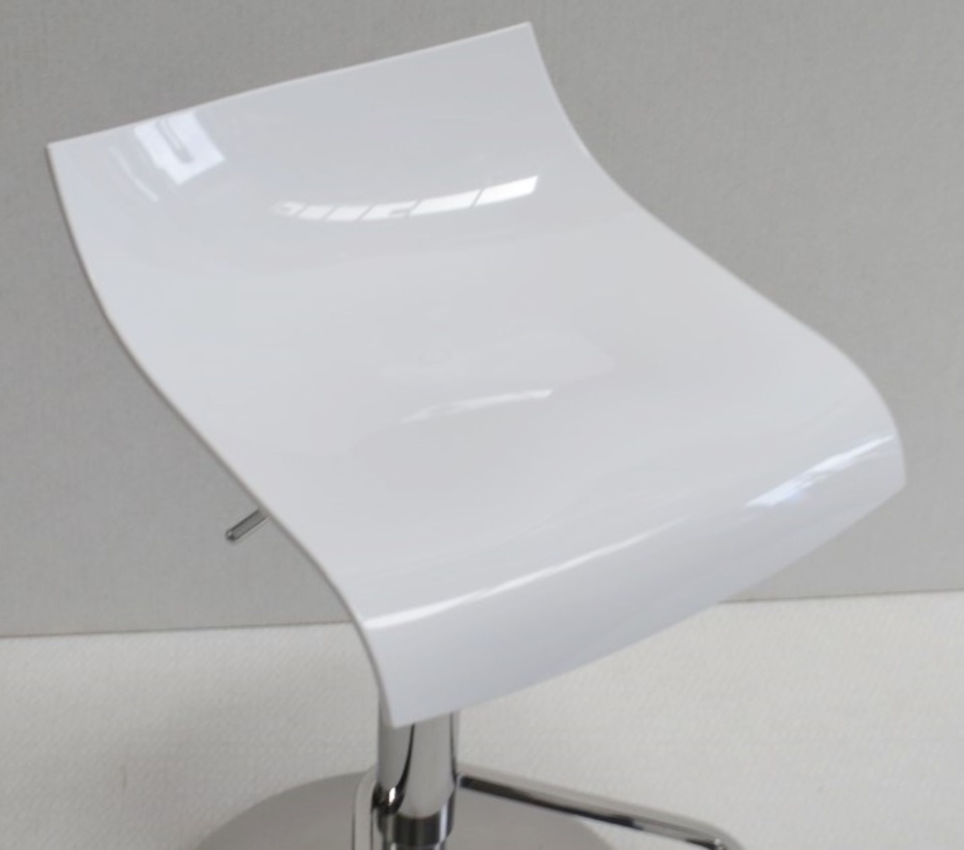 1 x LIGNE ROSET PAM Designer Bar Stool In White 'Synderme' Leather With a Chromed Metal Base - Image 4 of 7