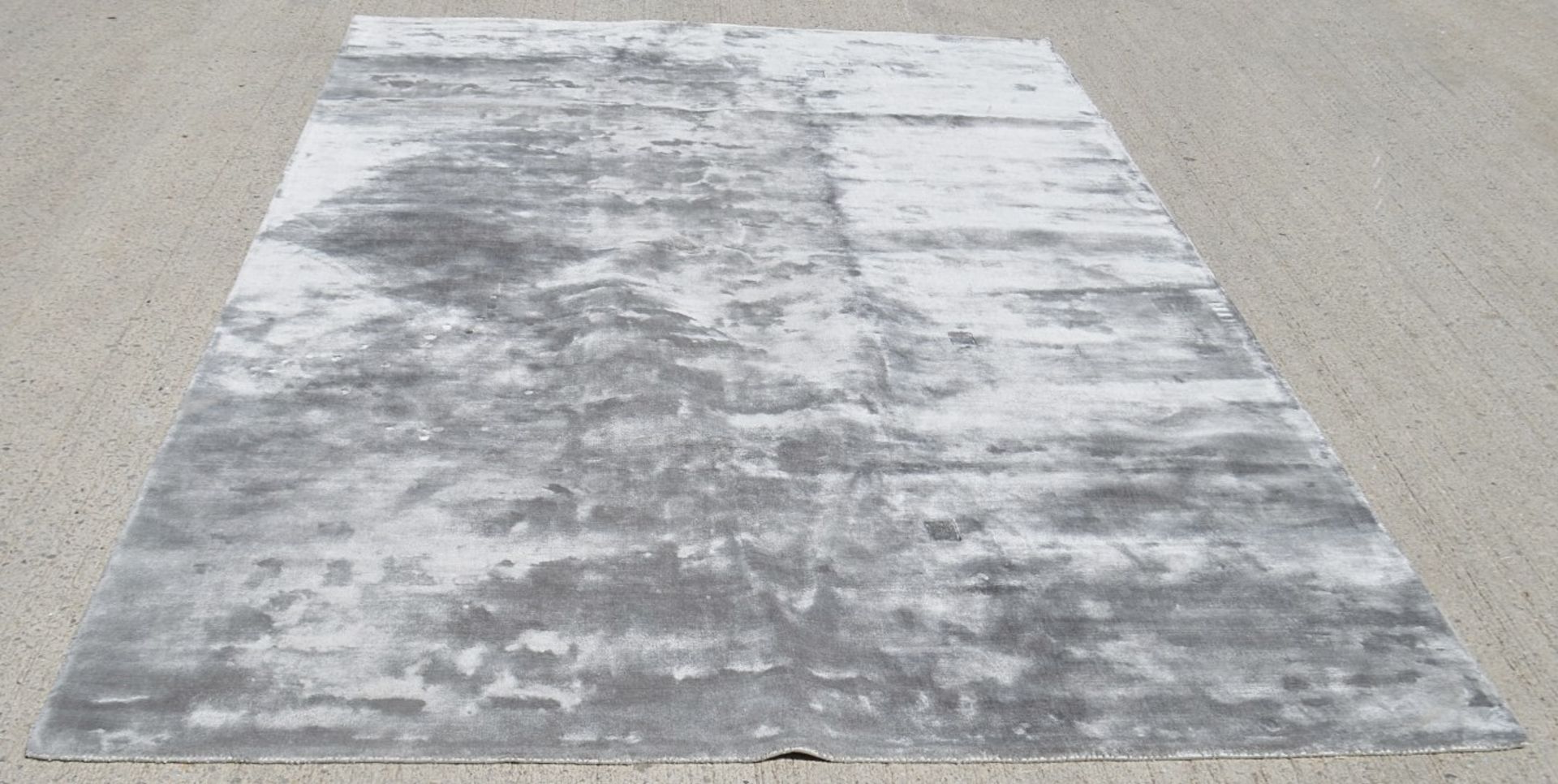 1 x PORADA  / KATHERINE CARNBY LONDON 'Breeze' Rug In A Shimmering Silver Hue  - Original RRP £3,215