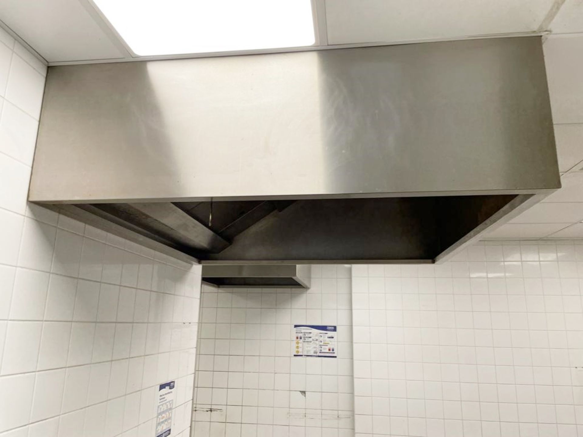 1 x Commercial Kitchen Extractor Canopy With Filters - Stainless Steel - Dimension: H50 x W150 x - Image 5 of 5