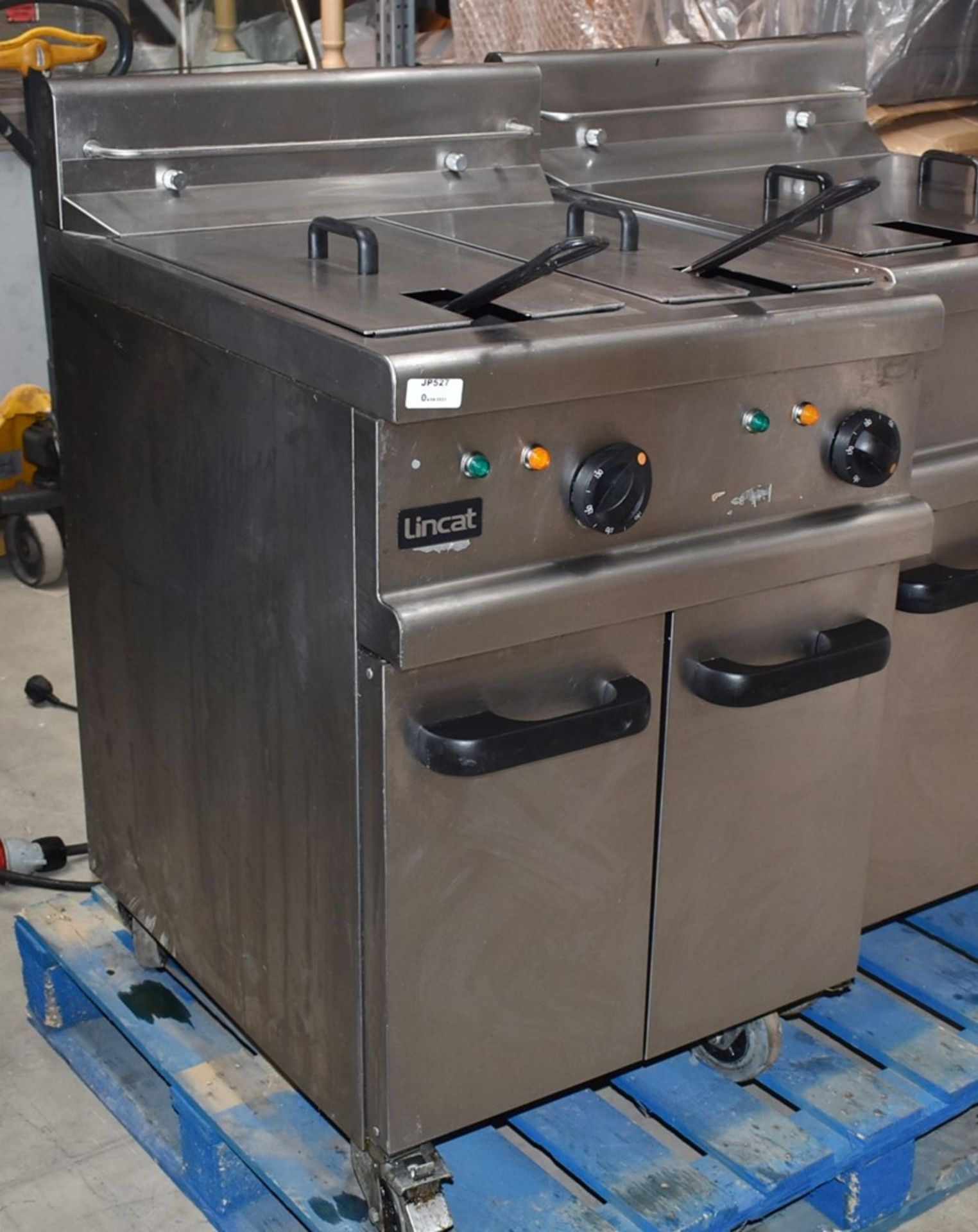 1 x Lincat Opus 700 OE7113 Single Large Tank Electric Fryer With Built In Filteration - 240V / 3PH - Image 7 of 14