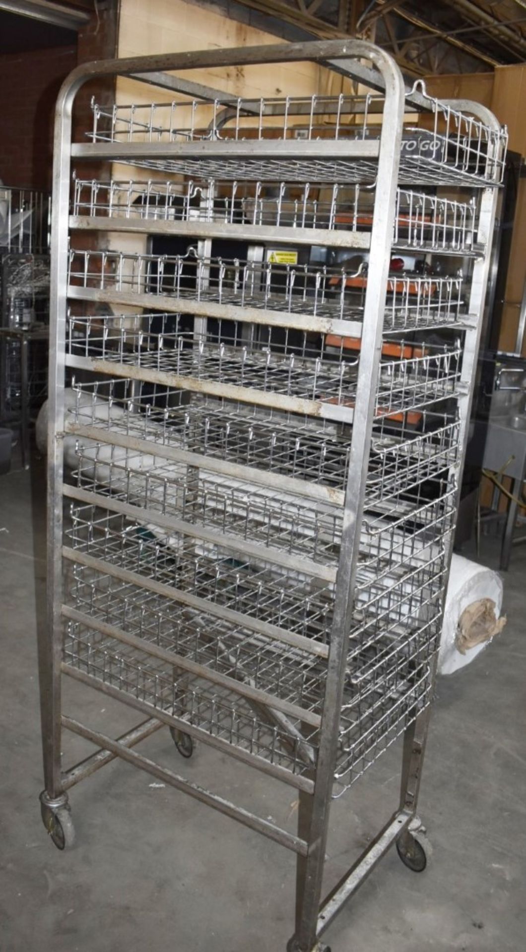 1 x Upright Mobile 10 Tier Shelf Rack With 9 x Chrome Storage Baskets - Dimensions: H180 x W46 x D75 - Image 5 of 5