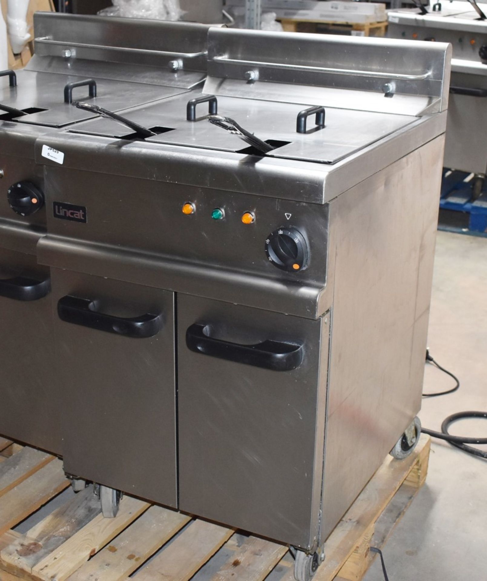 1 x Lincat Opus 700 OE7113 Single Large Tank Electric Fryer With Built In Filteration - 240V / 3PH - Image 6 of 11