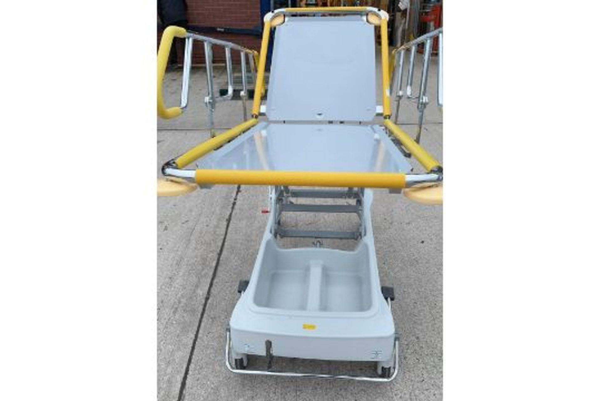 1 x Merivaara 'Emergo' Electric Medical Patient Trolley - Dimensions: 200 x 70 x H54cm - CL011 - - Image 3 of 5