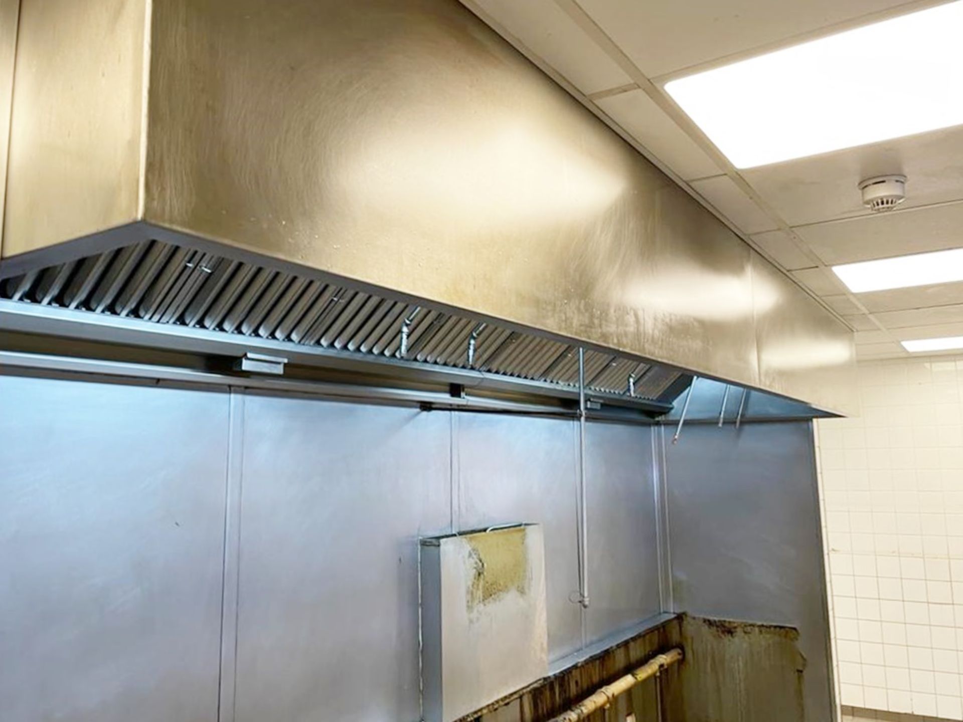 1 x Large Commercial Kitchen Extractor Canopy With Filters and Fire Suppression Fixtures - Stainless - Image 7 of 7