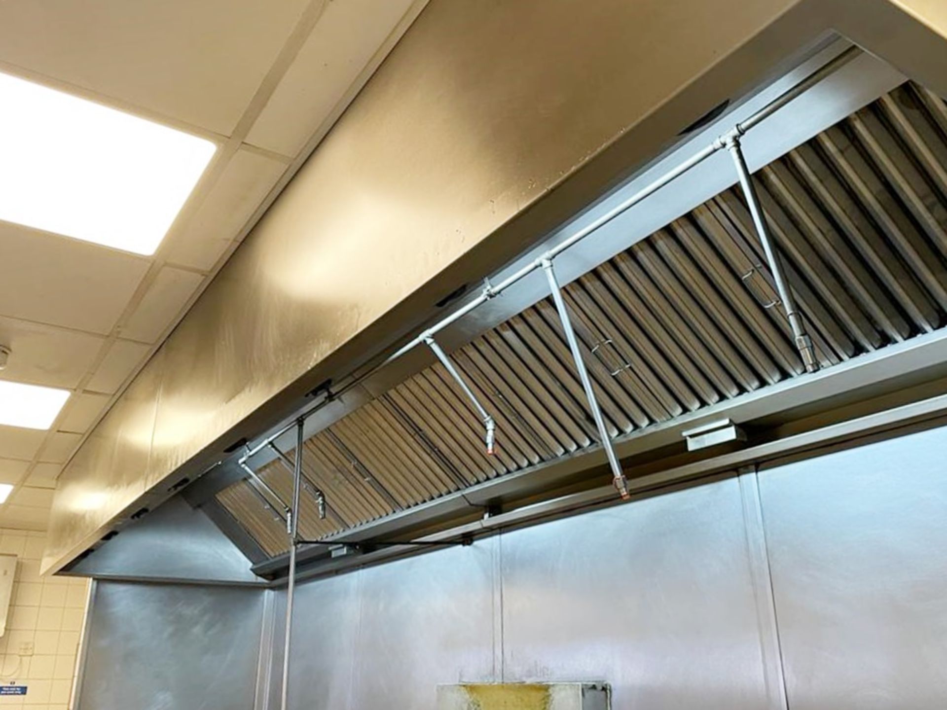 1 x Large Commercial Kitchen Extractor Canopy With Filters and Fire Suppression Fixtures - Stainless - Image 3 of 7