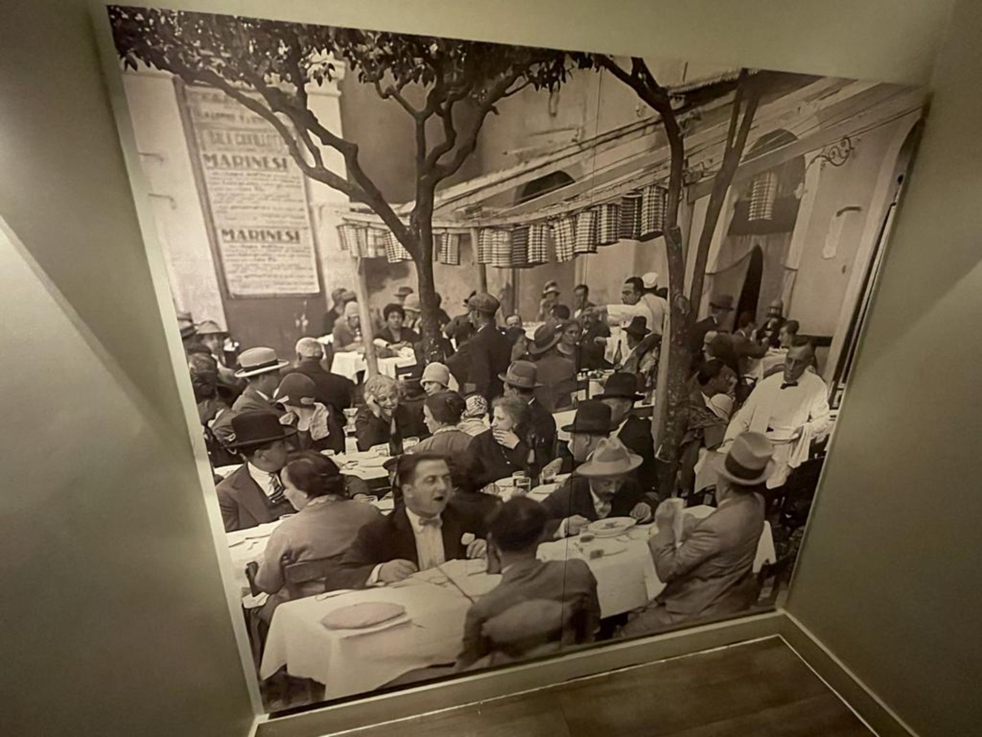 1 x Wall Mounted Picture Depicting an Early 20th Century Restaurant Steet Scene - Large Size - Image 13 of 13