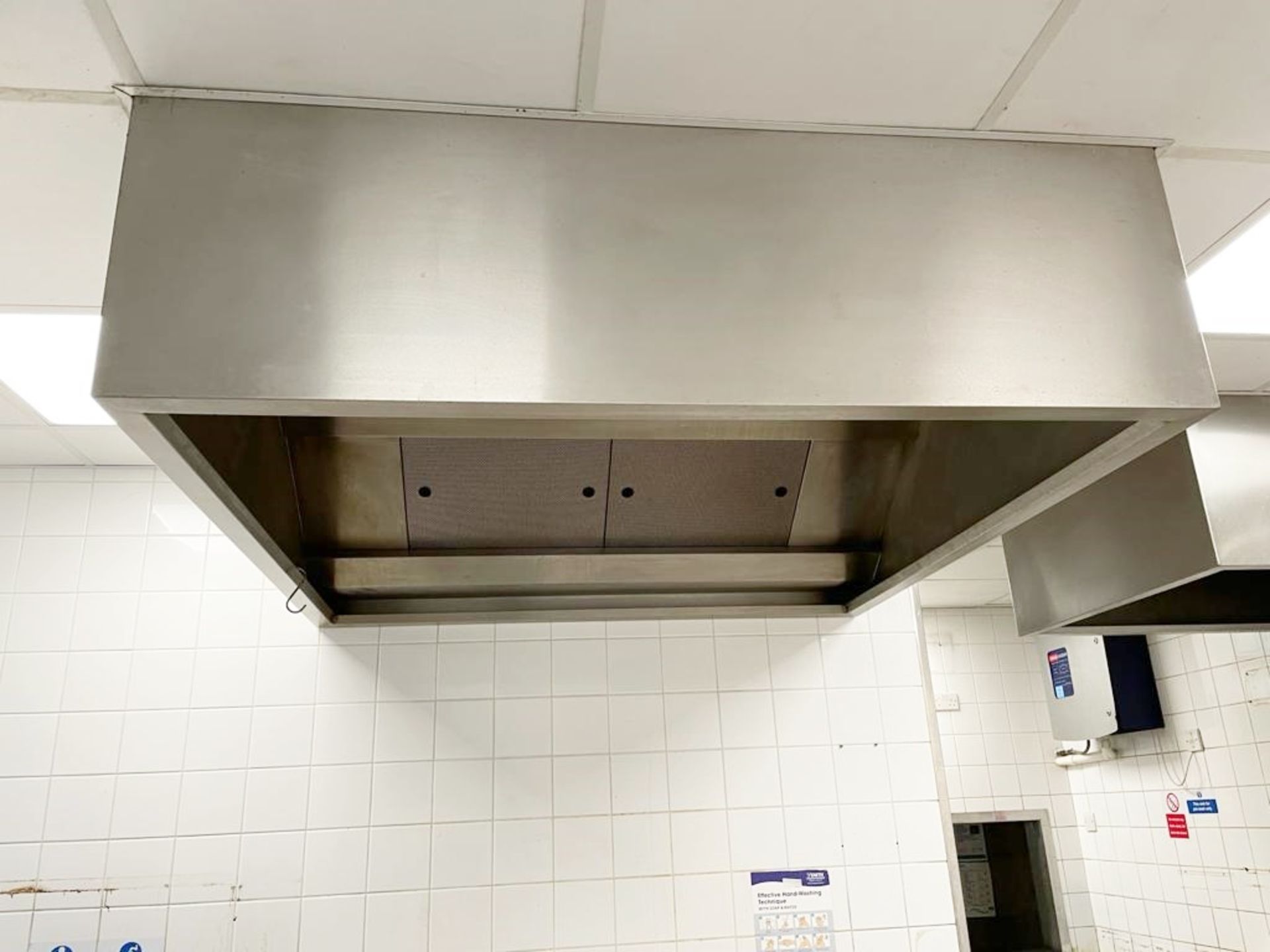 1 x Commercial Kitchen Extractor Canopy With Filters - Stainless Steel - Dimension: H50 x W150 x