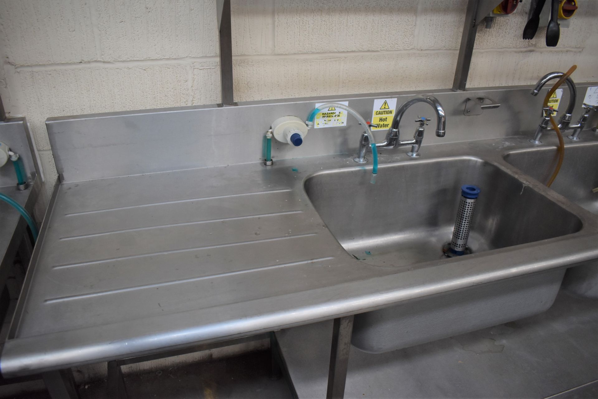 1 x Stainless Steel Commercial Wash Basin Unit With Twin Sink Bowl, Mixer Taps, Undershelf, - Image 2 of 8