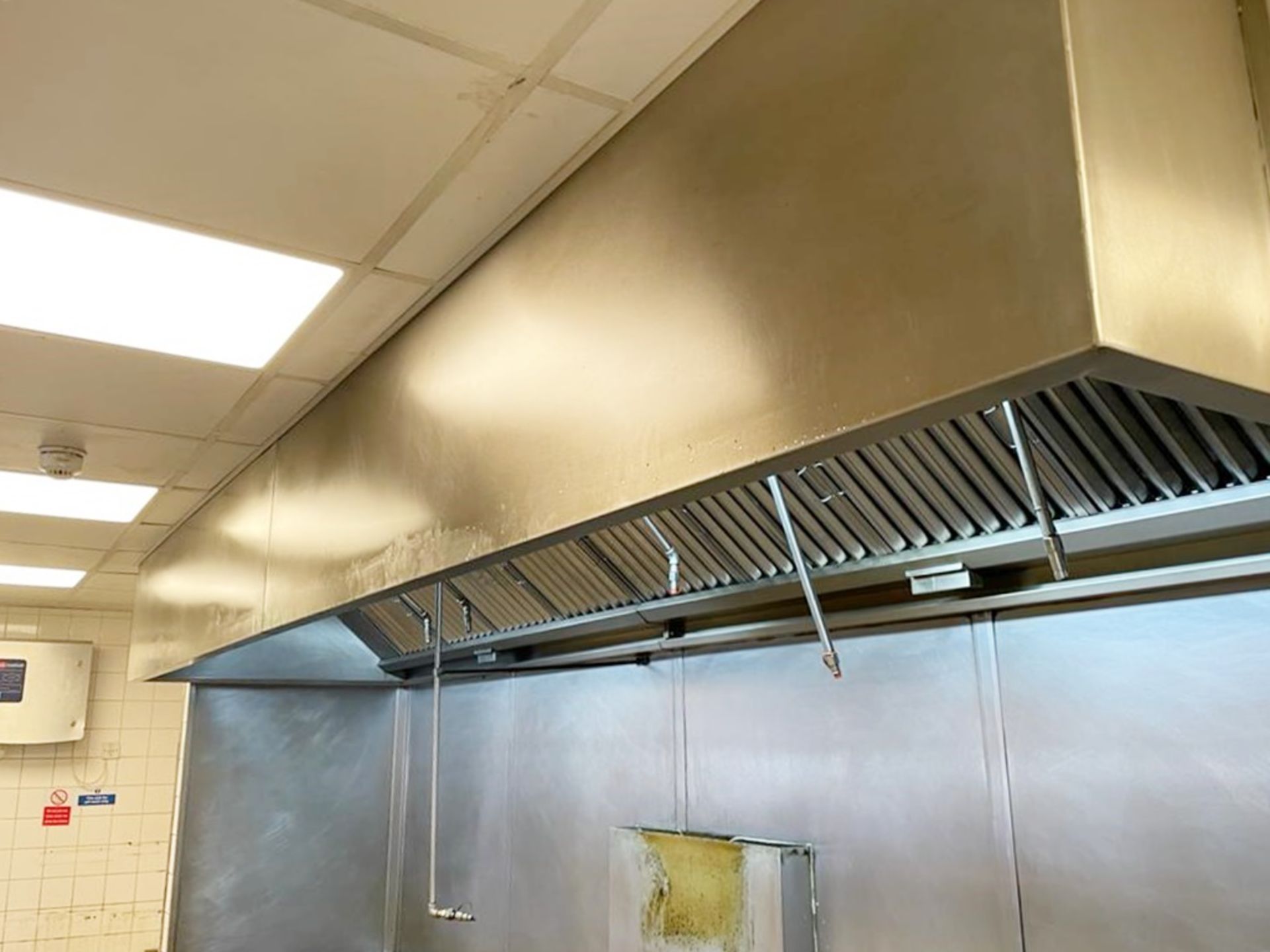 1 x Large Commercial Kitchen Extractor Canopy With Filters and Fire Suppression Fixtures - Stainless - Image 4 of 7