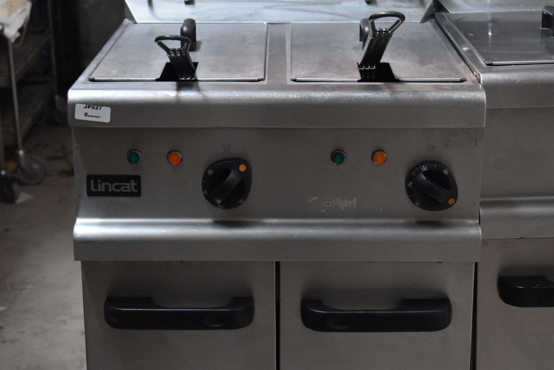 1 x Lincat Opus 700 OE7113 Single Large Tank Electric Fryer With Built In Filteration - 240V / 3PH - Image 12 of 14