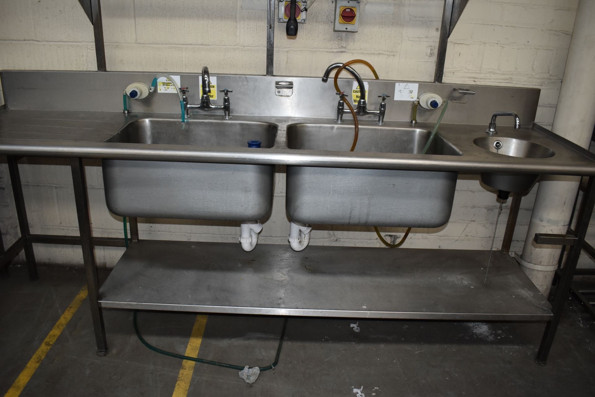 1 x Stainless Steel Commercial Wash Basin Unit With Twin Sink Bowl, Mixer Taps, Undershelf, - Image 4 of 8
