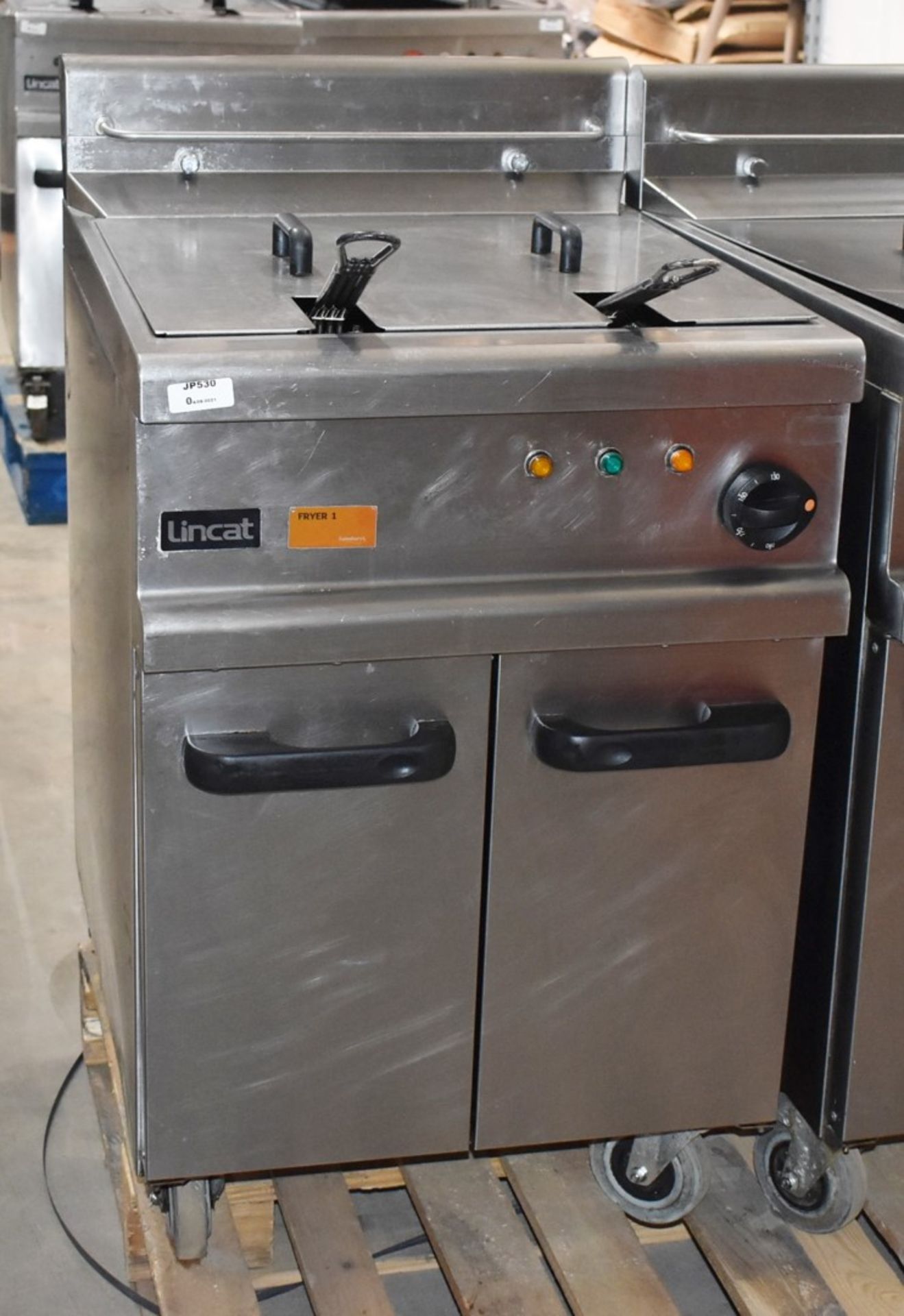 1 x Lincat Opus 700 OE7113 Single Large Tank Electric Fryer With Built In Filteration - 240V / 3PH - Image 7 of 8