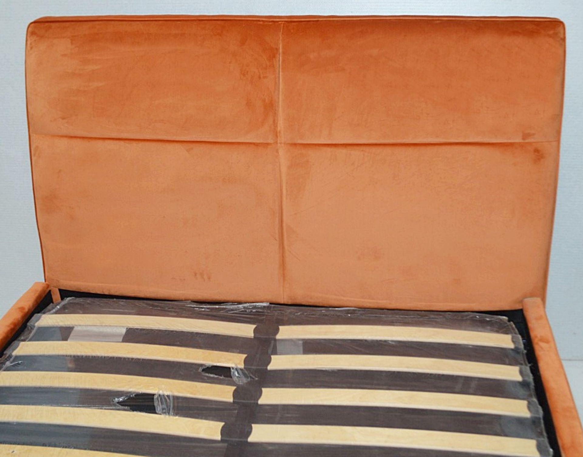 1 x TEMPUR Grafton Ottoman Double Bed Frame Upholstered In An Orange Velvet - Dimensions: 135x190cm - Image 7 of 10