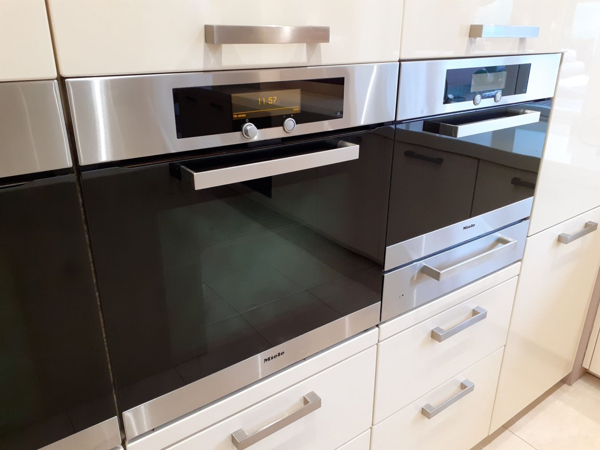 1 x ALNO Fitted Gloss White Kitchen With Integrated Miele Appliances, Silestone Worktops And A - Image 61 of 86