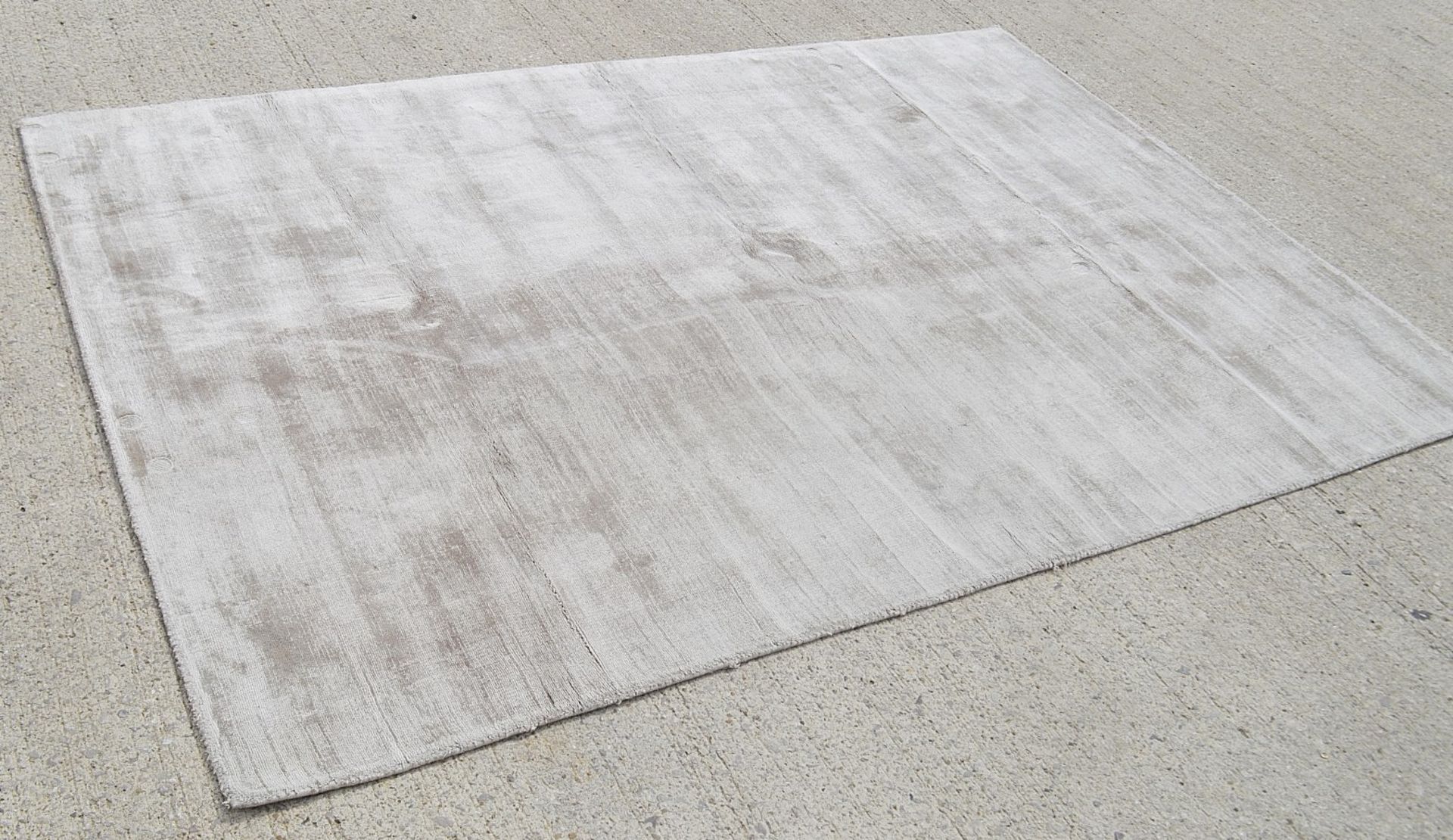 1 x PORADA 'Bright' Luxurious Carpet Rug In A Light Smoke Mocha / Tone - 160x230cm - RRP £1,749