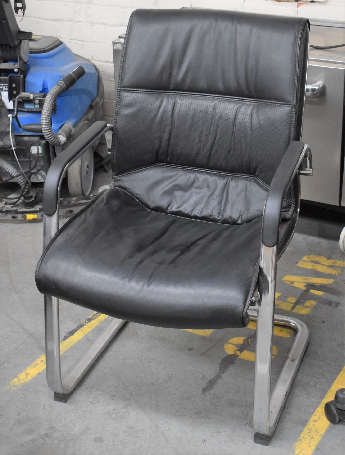 1 x Leather Cantilever Office Chair - CL011 - Ref WH4 - Location: Altrincham WA14Pre-owned in good