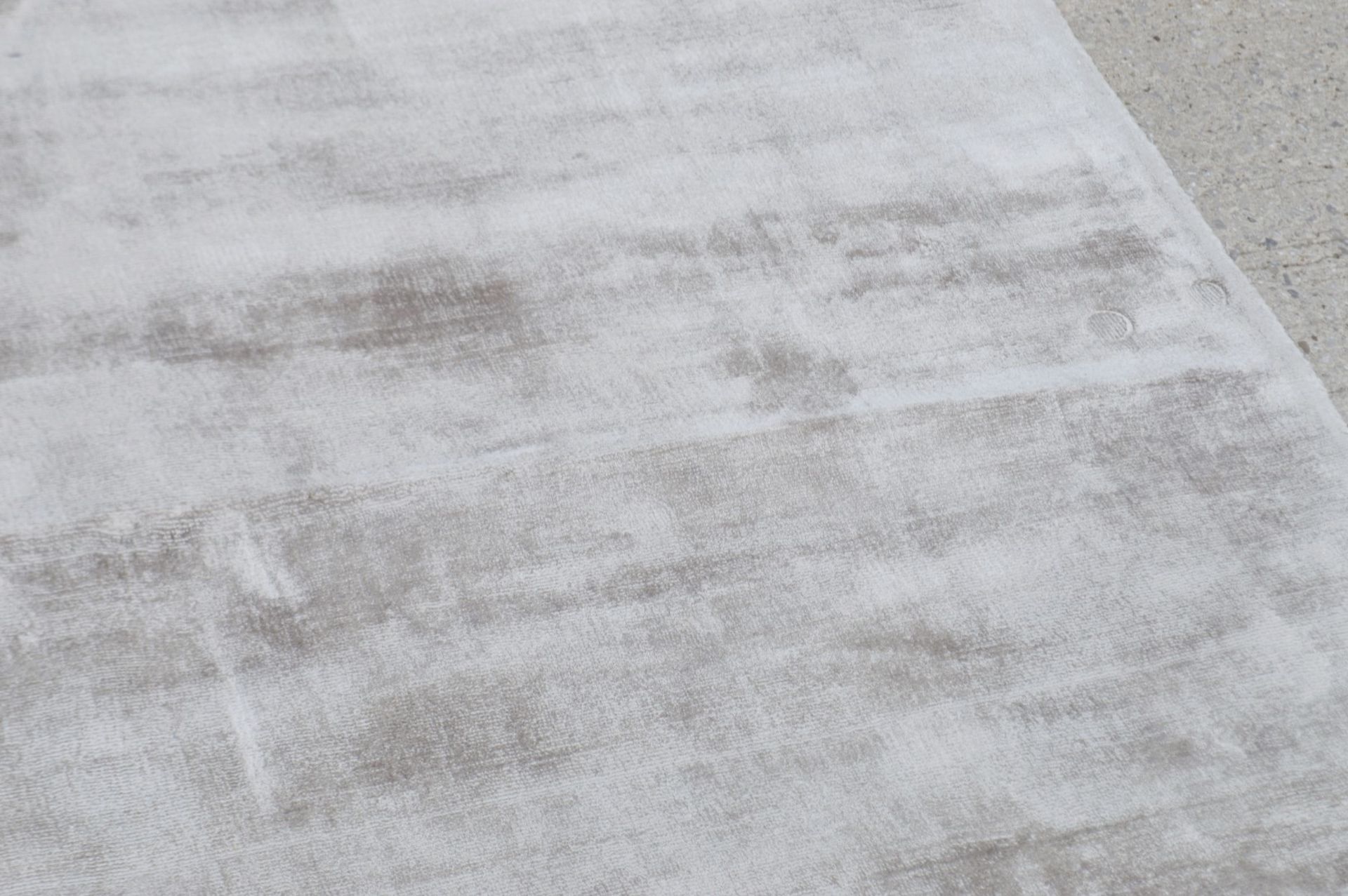 1 x PORADA 'Bright' Luxurious Carpet Rug In A Light Smoke Mocha / Tone - 160x230cm - RRP £1,749 - Image 9 of 9