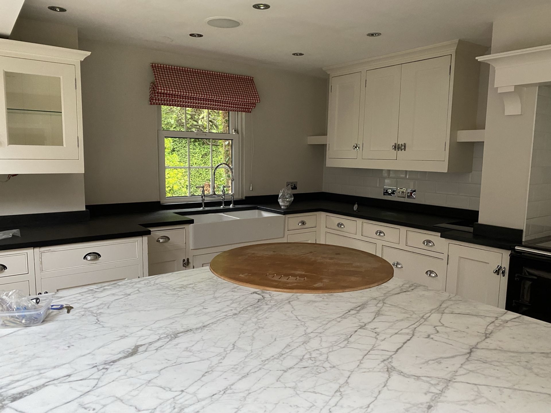 1 x Bespoke Jeremy Wood Fitted Kitchen Featuring Hand Painted Solid Wood Framed Doors, Semi Circle - Image 20 of 33