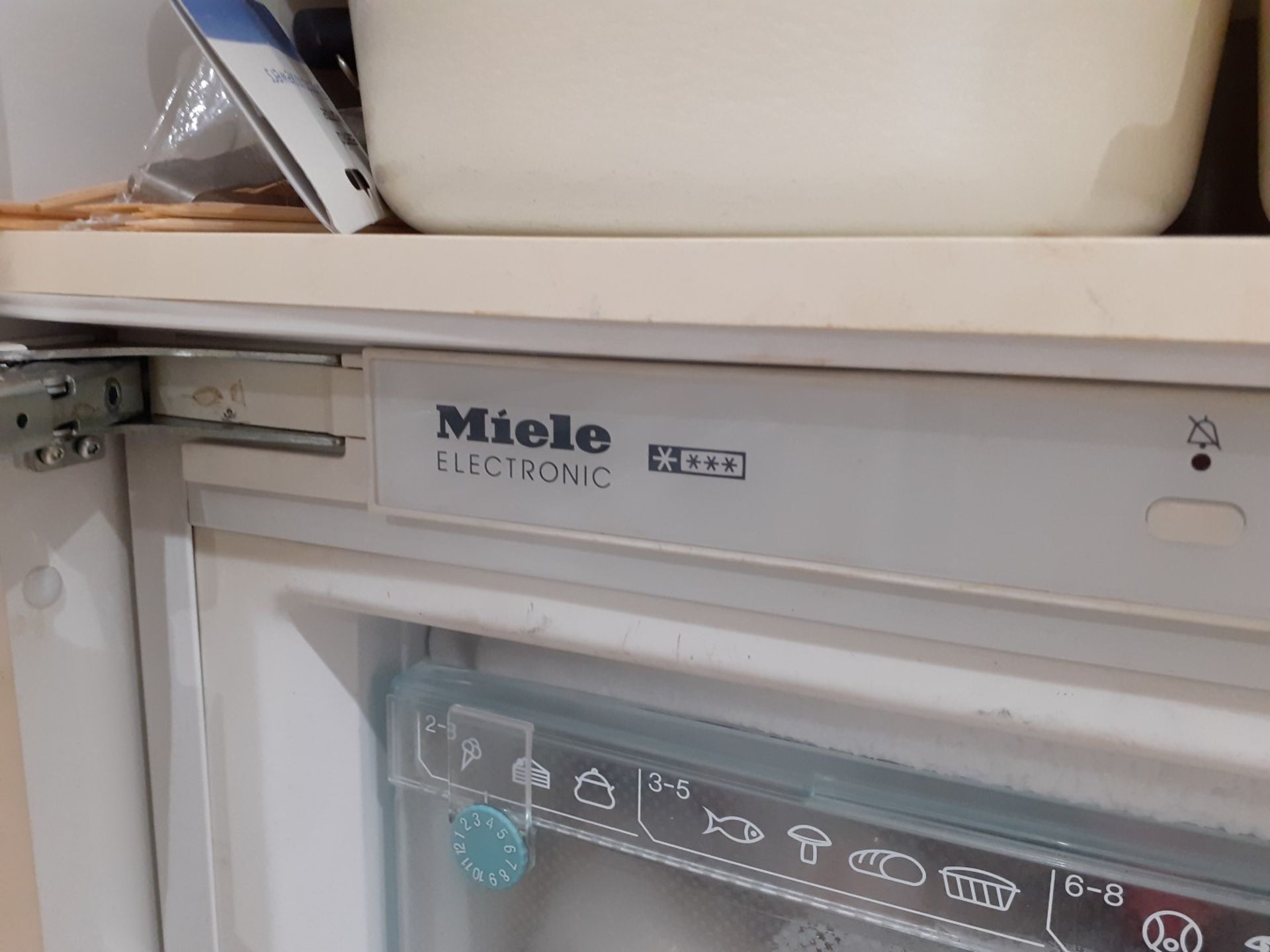 1 x ALNO Fitted Gloss White Kitchen With Integrated Miele Appliances, Silestone Worktops And A - Image 40 of 86