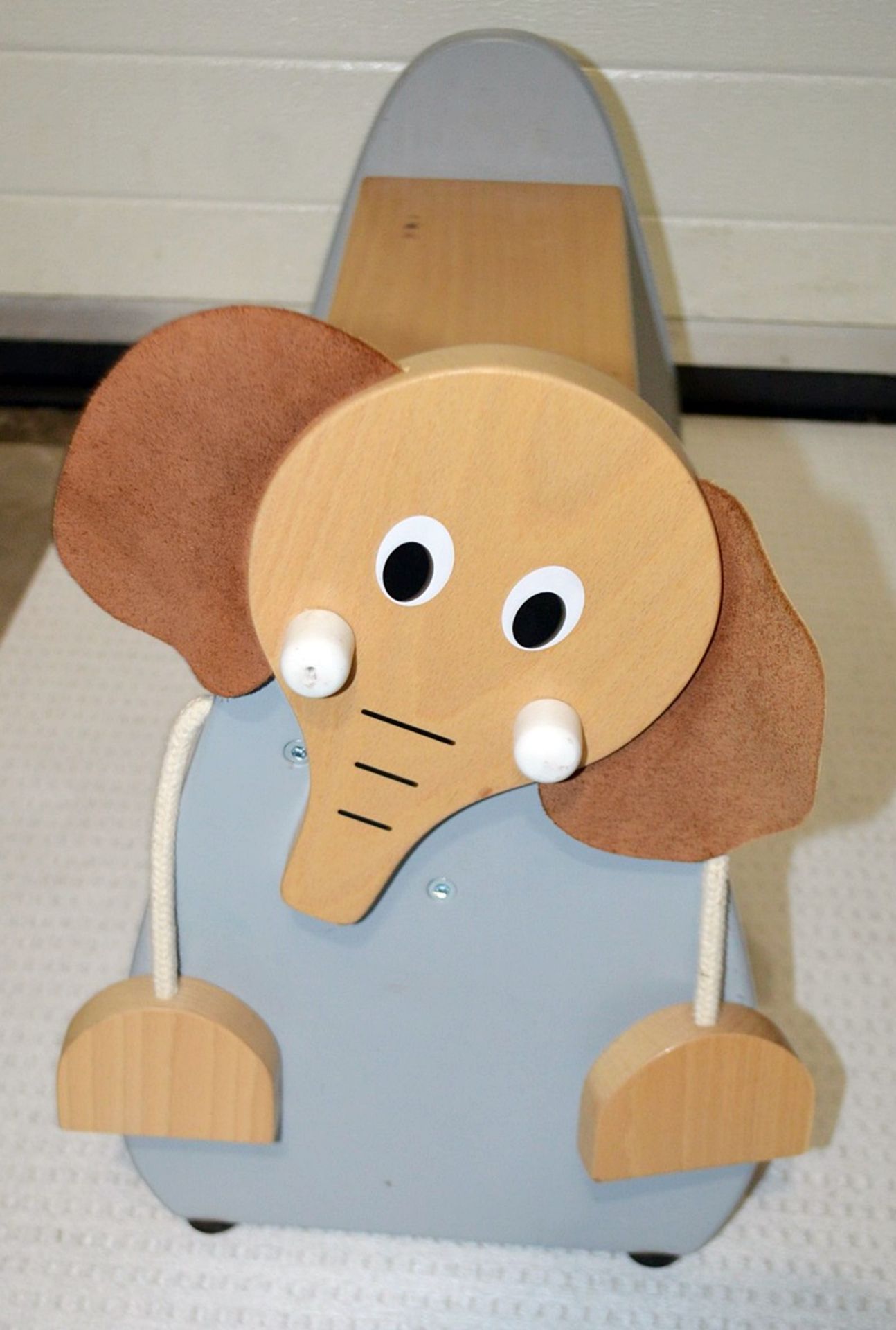 1 x Child's Solid Wood Stool / Shoe Step In The Style Of An Elephant With Real Leather Ears - A Very