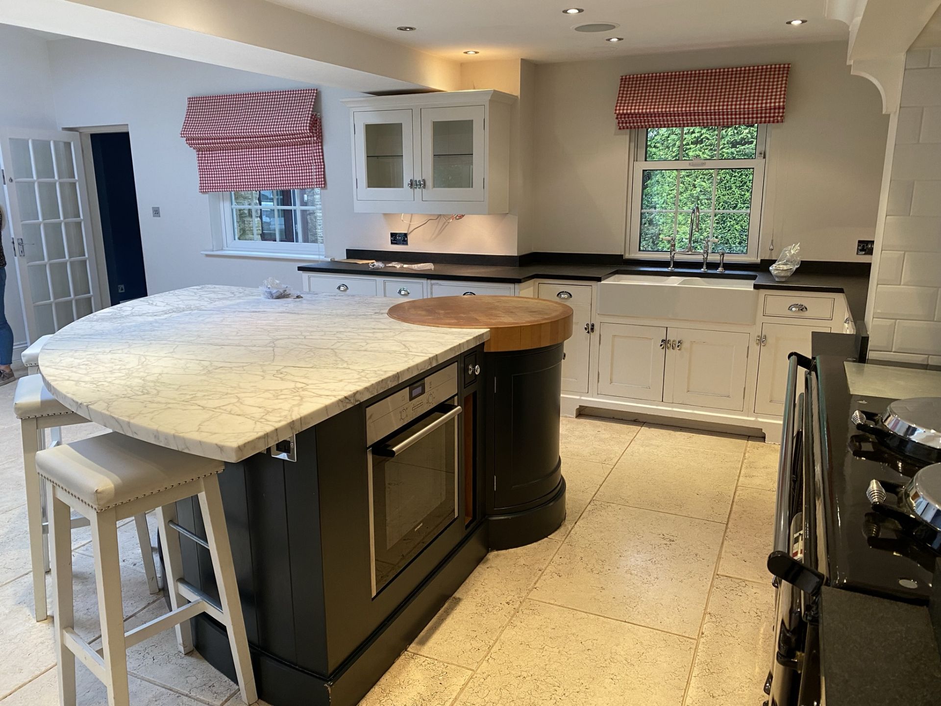 1 x Bespoke Jeremy Wood Fitted Kitchen Featuring Hand Painted Solid Wood Framed Doors, Semi Circle - Image 31 of 33