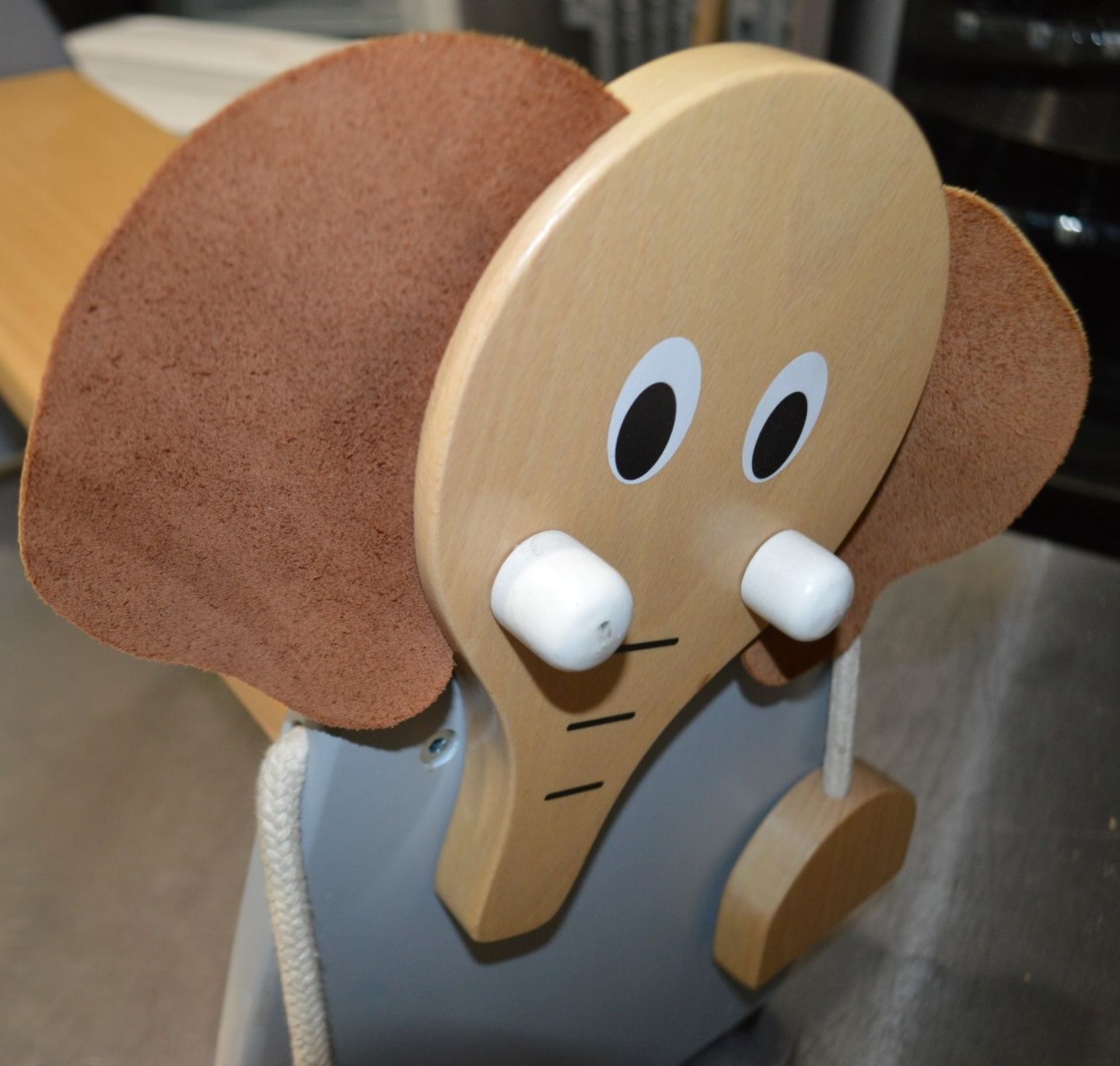 1 x Child's Solid Wood Stool / Shoe Step In The Style Of An Elephant With Real Leather Ears - A Very - Image 6 of 6