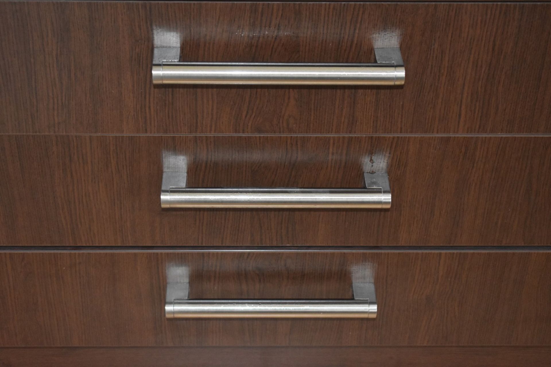 1 x Chest of Drawers With Walnut Finish - Dimensions: H60 x W81 x D54 cms - No VAT on the Hammer - - Image 4 of 5