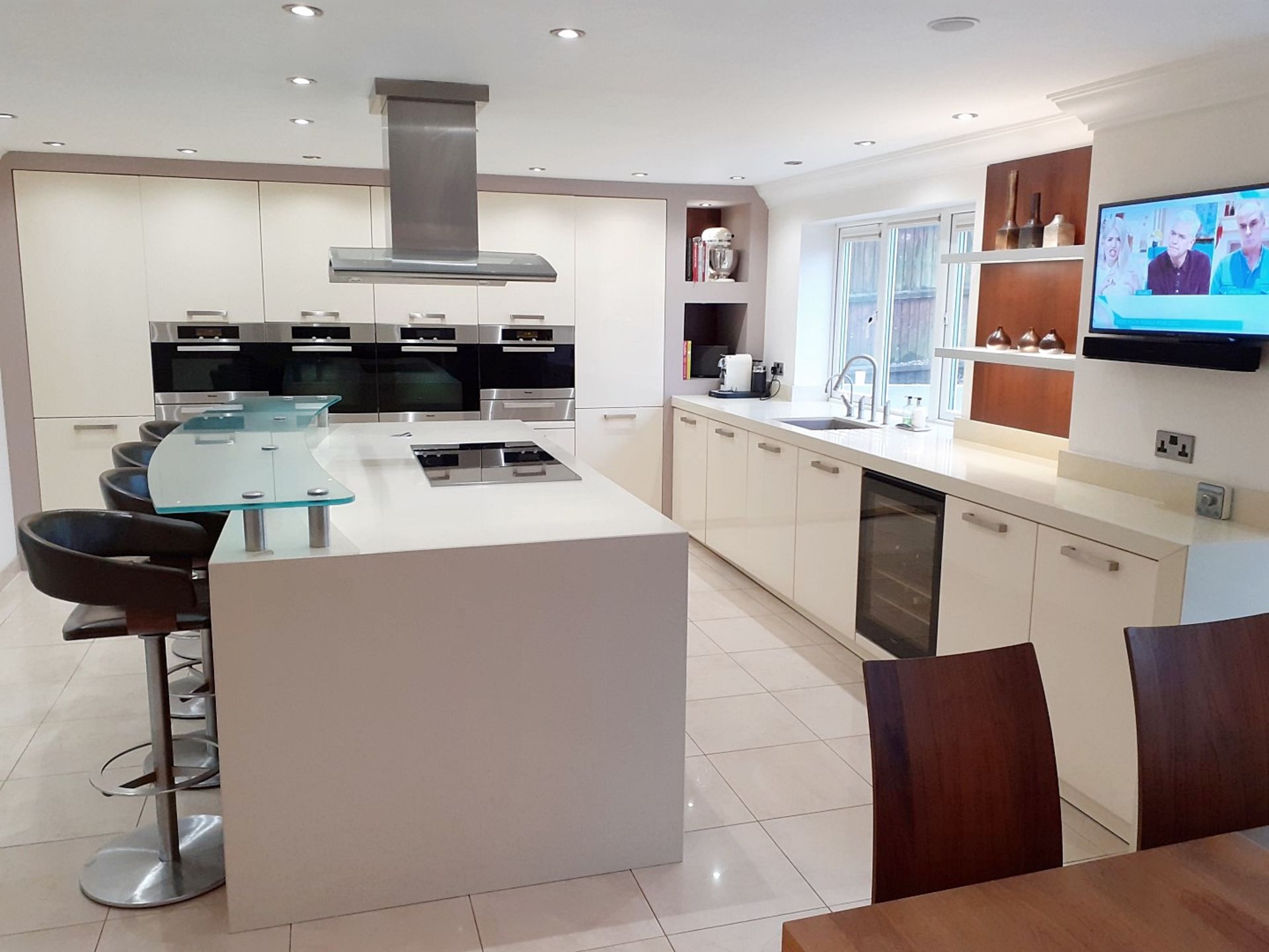 1 x ALNO Fitted Gloss White Kitchen With Integrated Miele Appliances, Silestone Worktops And A