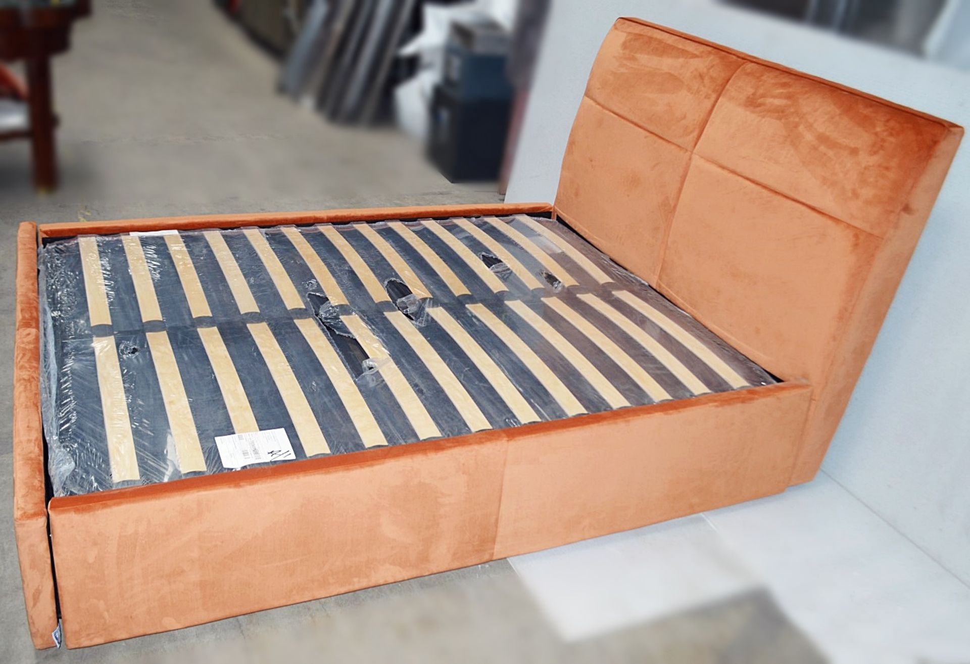 1 x TEMPUR Grafton Ottoman Double Bed Frame Upholstered In An Orange Velvet - Dimensions: 135x190cm - Image 6 of 10