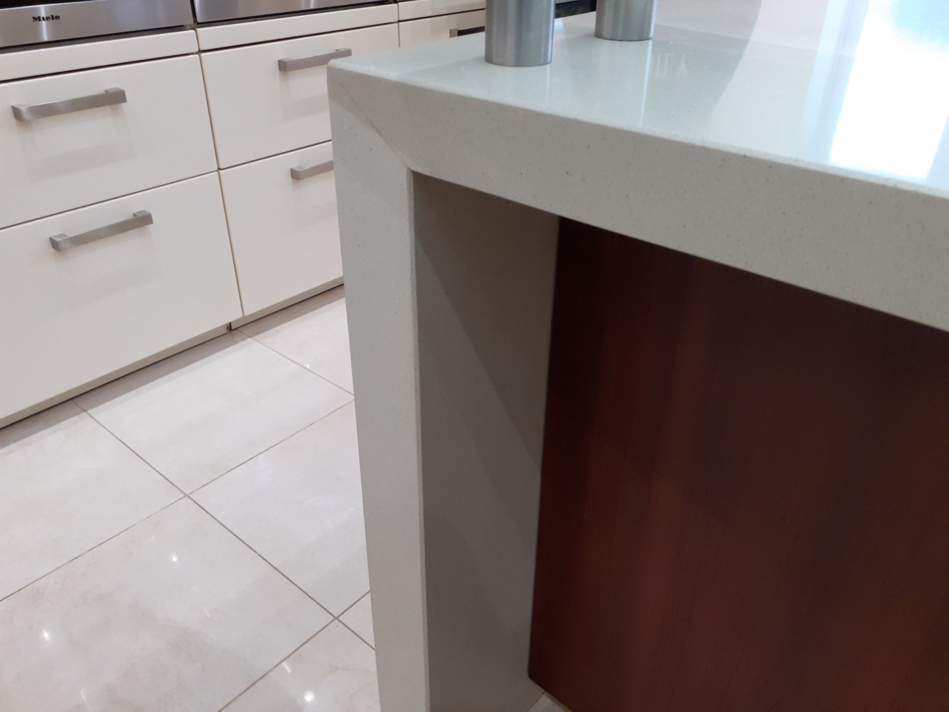 1 x ALNO Fitted Gloss White Kitchen With Integrated Miele Appliances, Silestone Worktops And A - Image 21 of 86