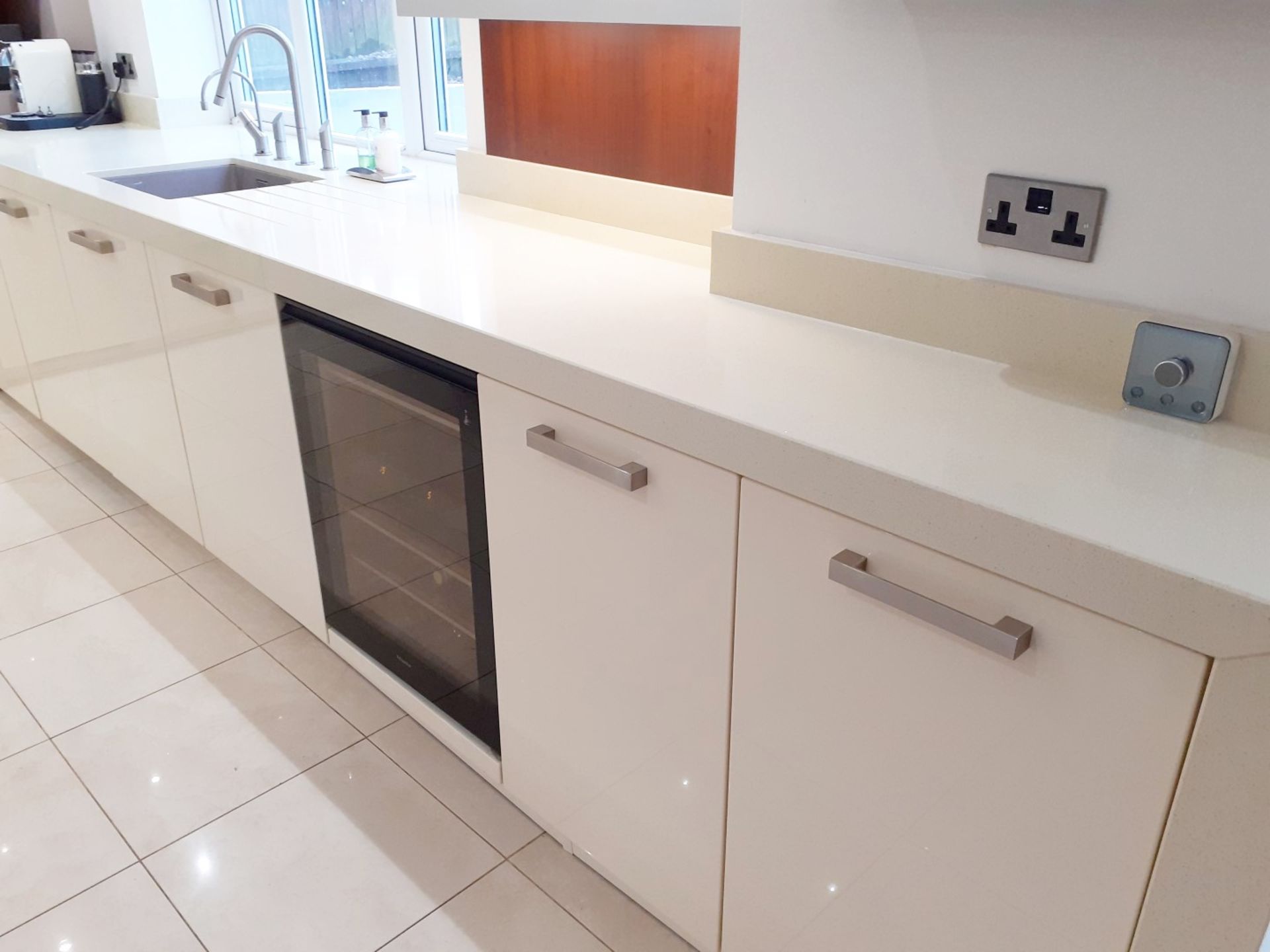 1 x ALNO Fitted Gloss White Kitchen With Integrated Miele Appliances, Silestone Worktops And A - Image 82 of 86