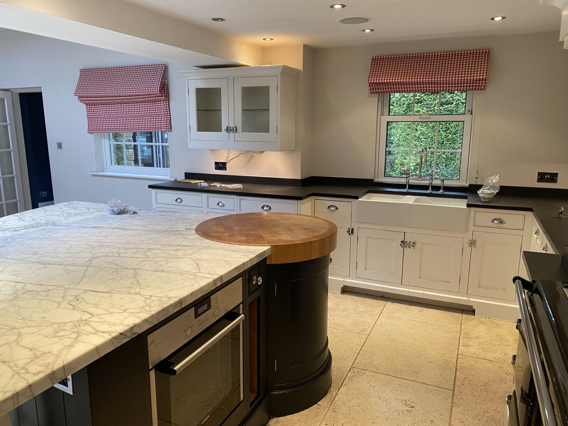 1 x Bespoke Jeremy Wood Fitted Kitchen Featuring Hand Painted Solid Wood Framed Doors, Semi Circle - Image 33 of 33