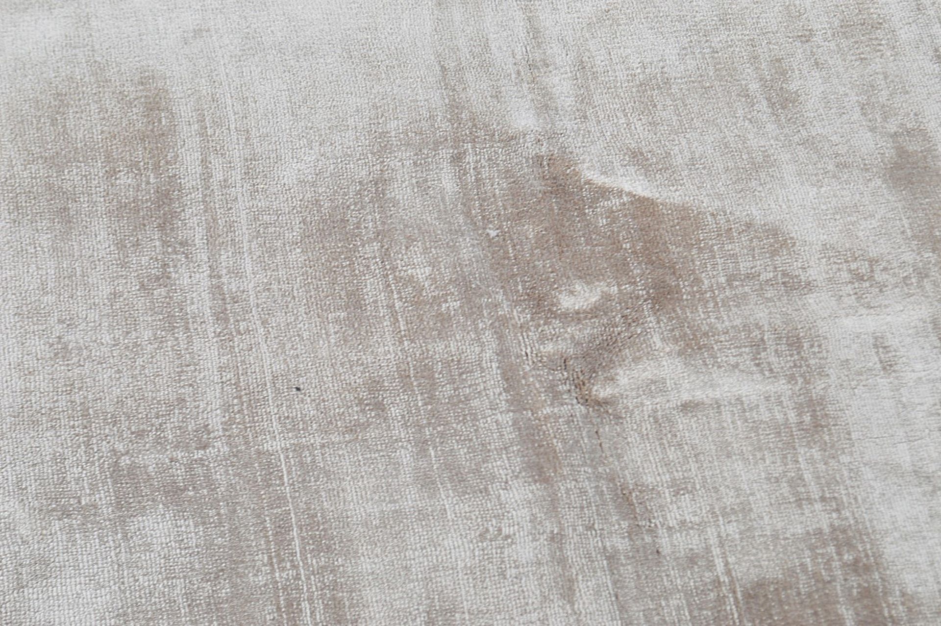 1 x PORADA 'Bright' Luxurious Carpet Rug In A Light Smoke Mocha / Tone - 160x230cm - RRP £1,749 - Image 5 of 9