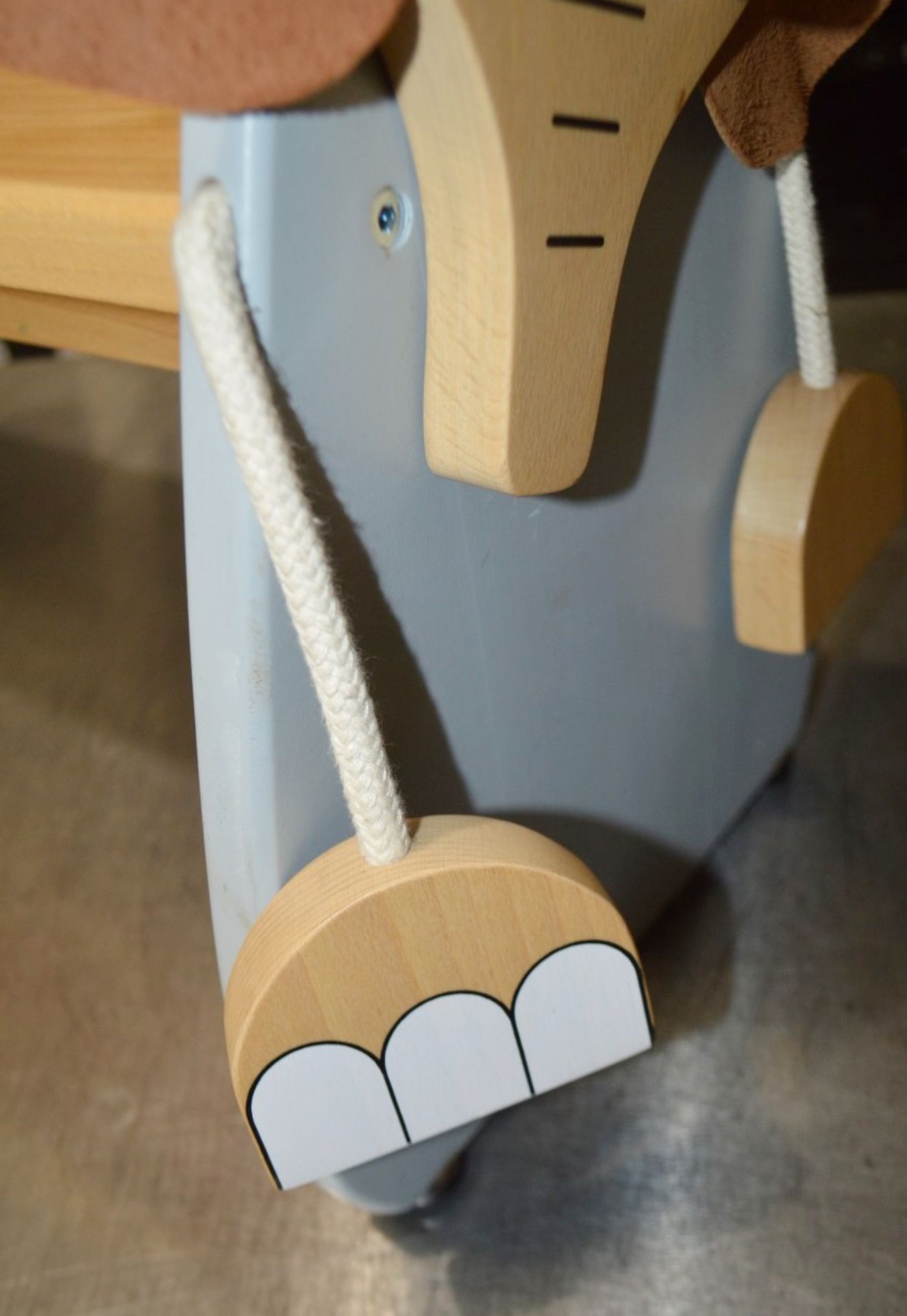 1 x Child's Solid Wood Stool / Shoe Step In The Style Of An Elephant With Real Leather Ears - A Very - Image 4 of 6