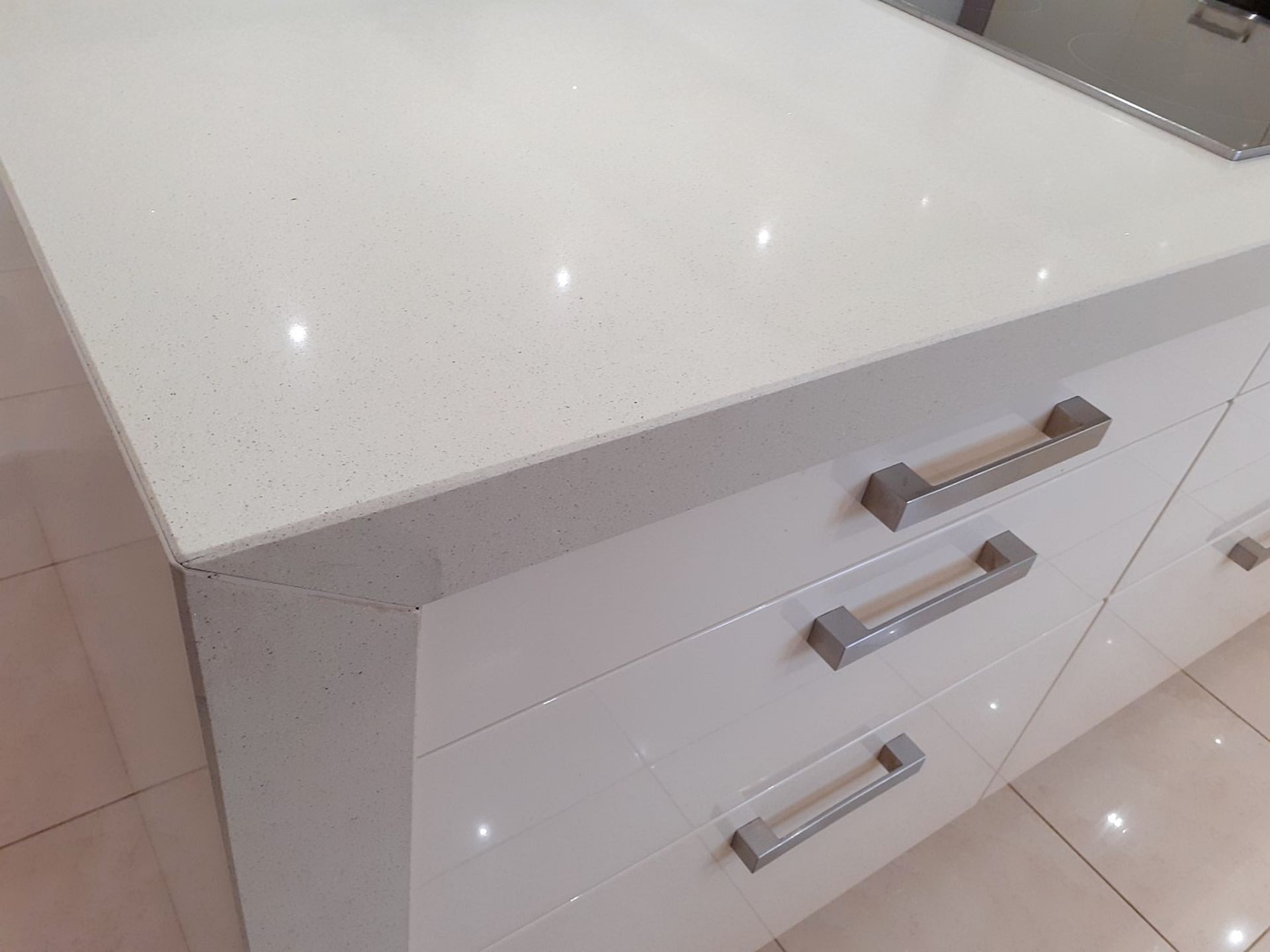 1 x ALNO Fitted Gloss White Kitchen With Integrated Miele Appliances, Silestone Worktops And A - Image 69 of 86