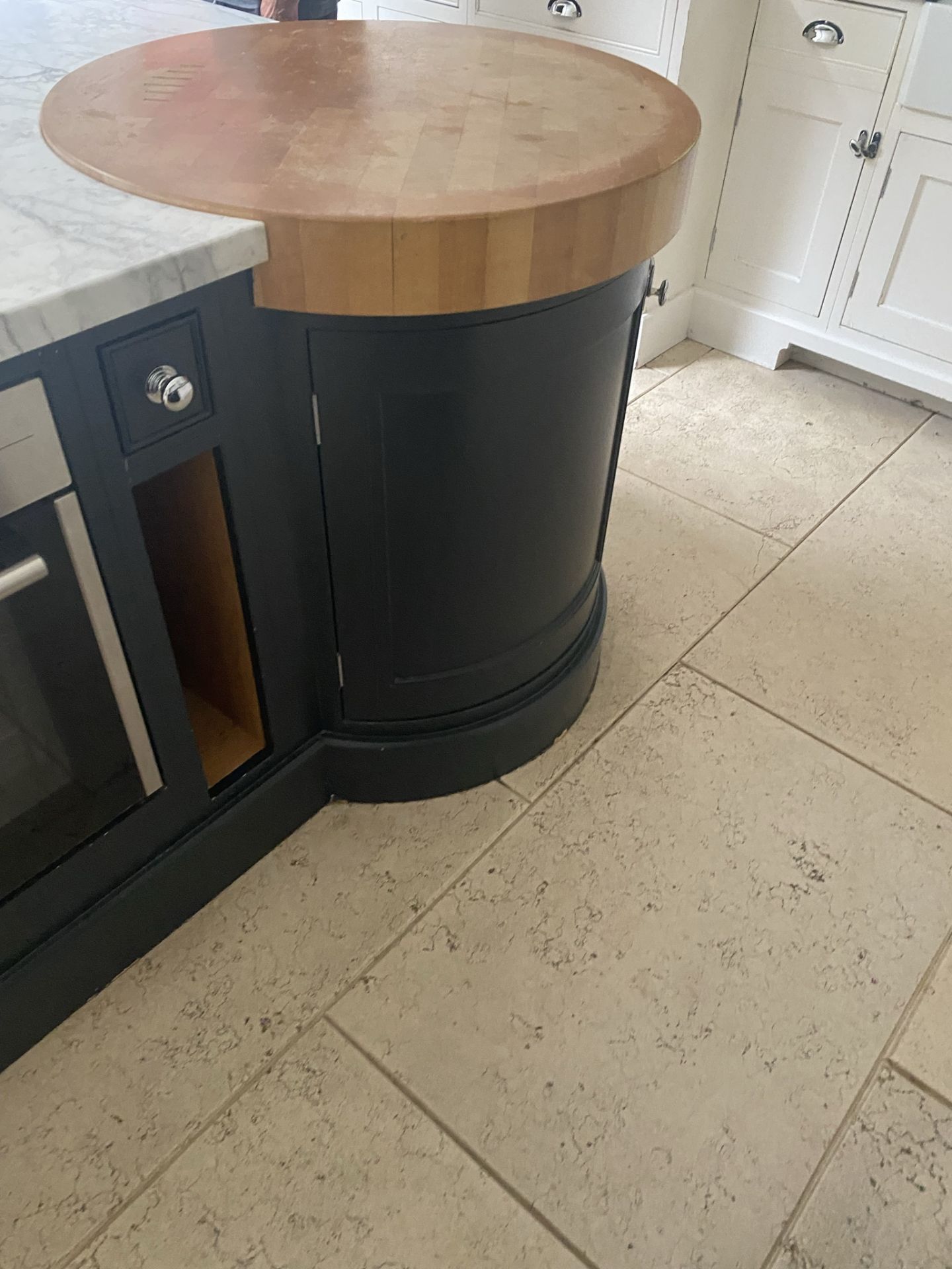 1 x Bespoke Jeremy Wood Fitted Kitchen Featuring Hand Painted Solid Wood Framed Doors, Semi Circle - Image 15 of 33