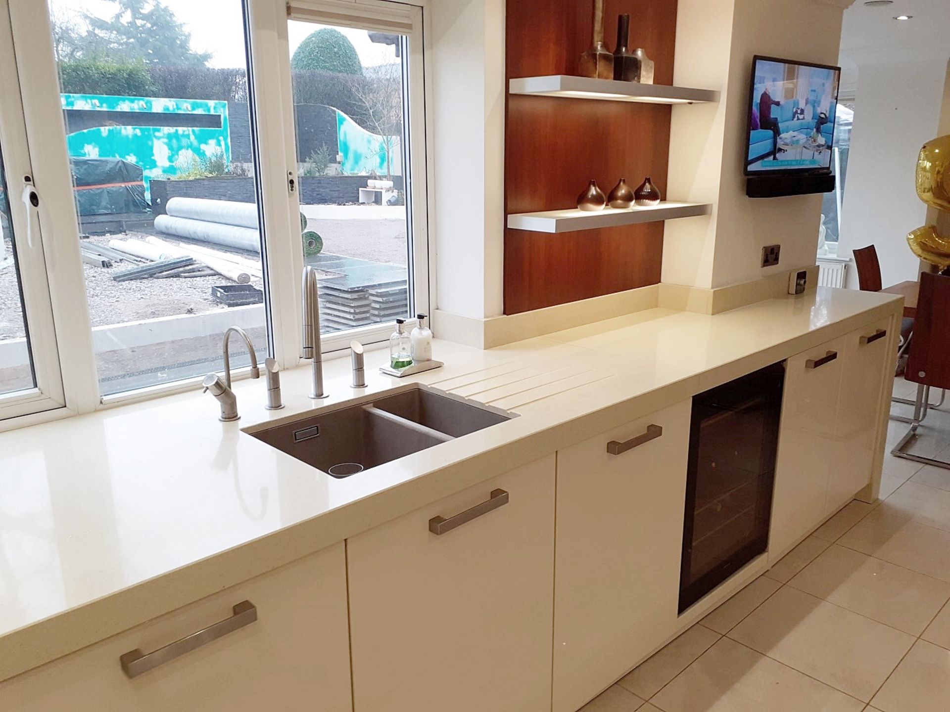 1 x ALNO Fitted Gloss White Kitchen With Integrated Miele Appliances, Silestone Worktops And A - Image 6 of 86