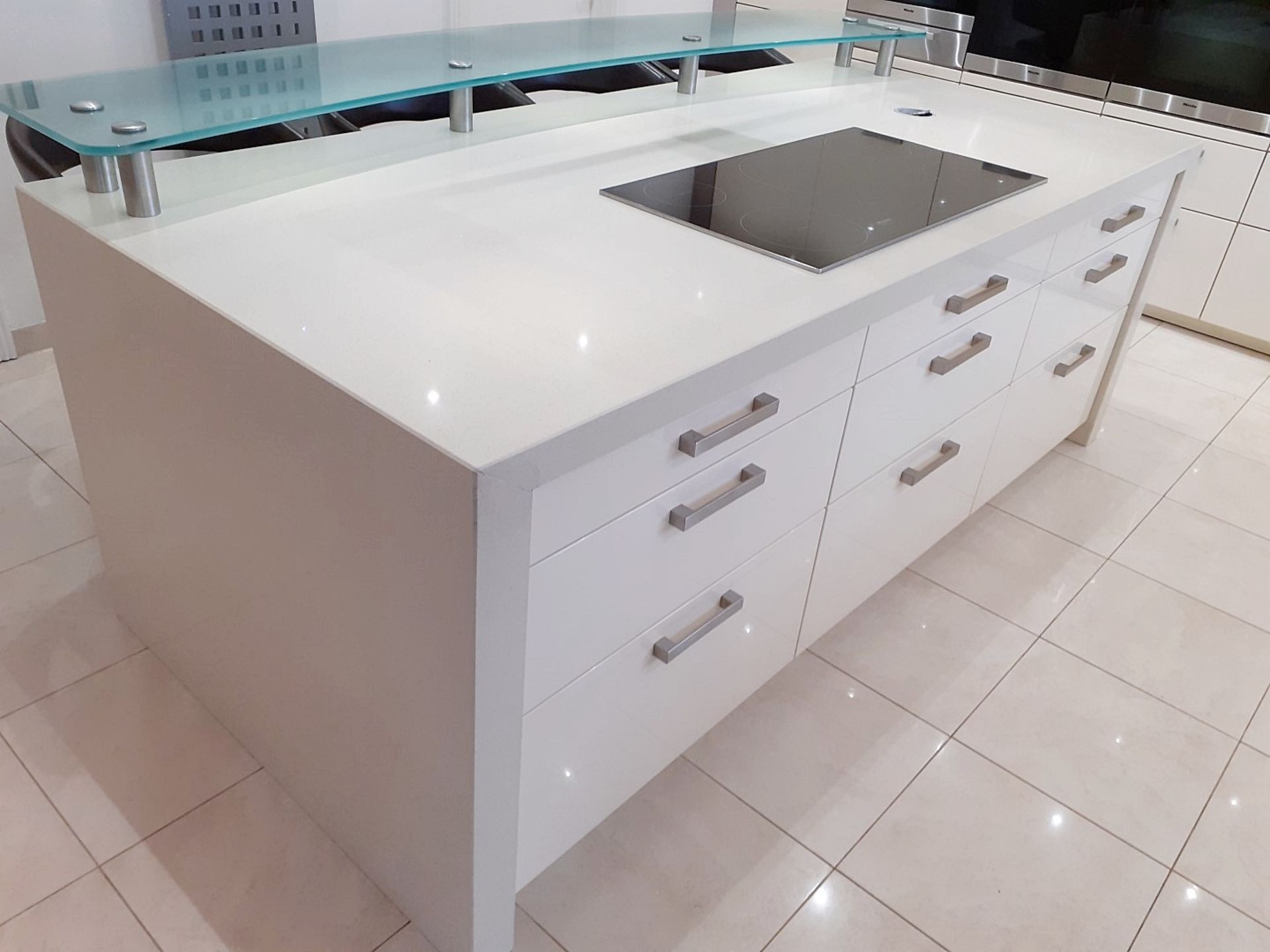 1 x ALNO Fitted Gloss White Kitchen With Integrated Miele Appliances, Silestone Worktops And A - Image 48 of 86