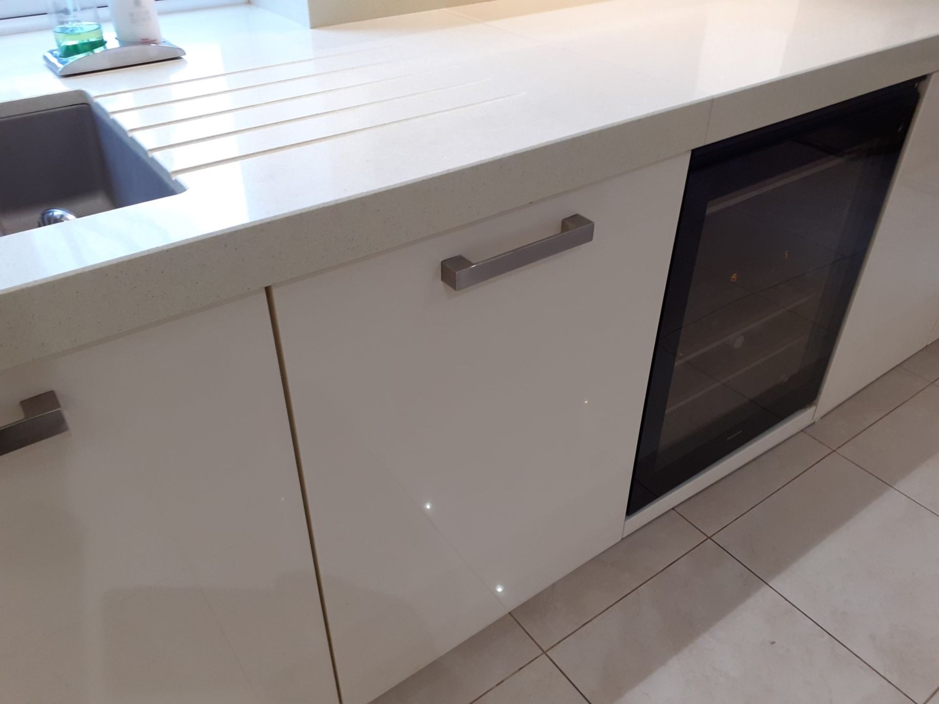 1 x ALNO Fitted Gloss White Kitchen With Integrated Miele Appliances, Silestone Worktops And A - Image 46 of 86