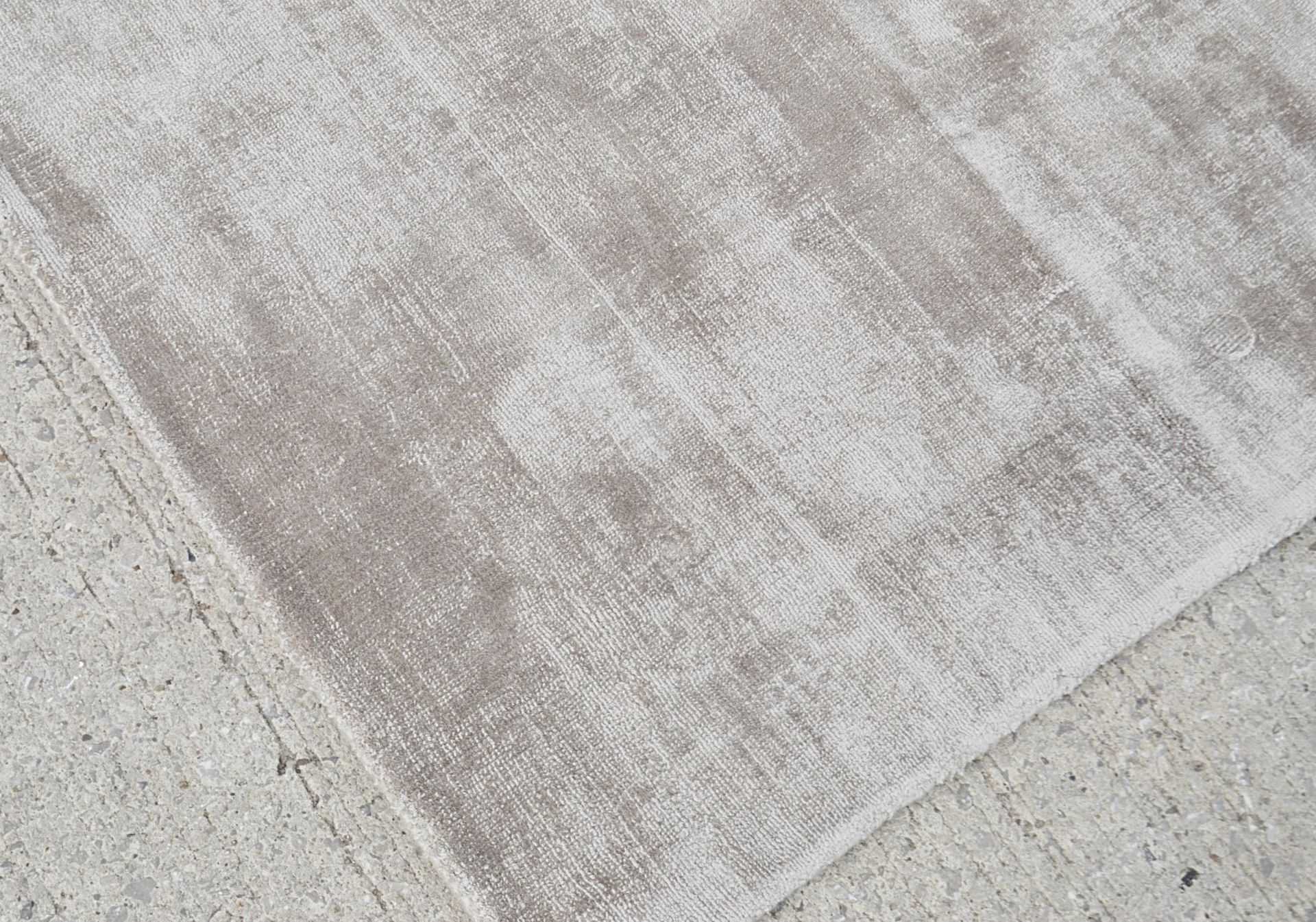 1 x PORADA 'Bright' Luxurious Carpet Rug In A Light Smoke Mocha / Tone - 160x230cm - RRP £1,749 - Image 3 of 9