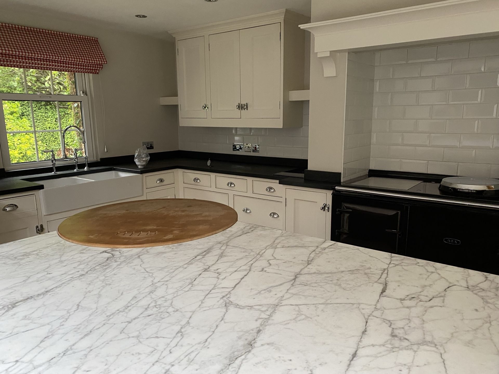 1 x Bespoke Jeremy Wood Fitted Kitchen Featuring Hand Painted Solid Wood Framed Doors, Semi Circle - Image 21 of 33