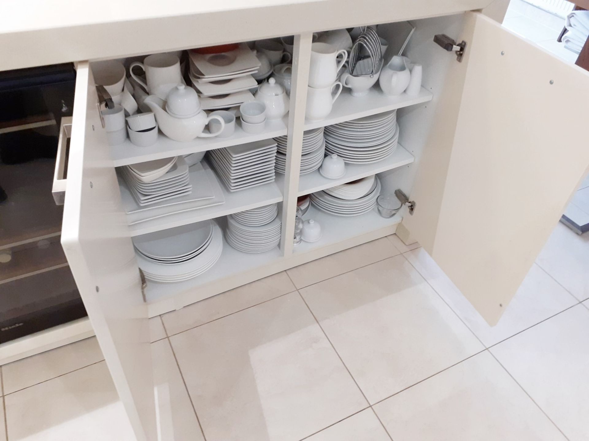 1 x ALNO Fitted Gloss White Kitchen With Integrated Miele Appliances, Silestone Worktops And A - Image 52 of 86