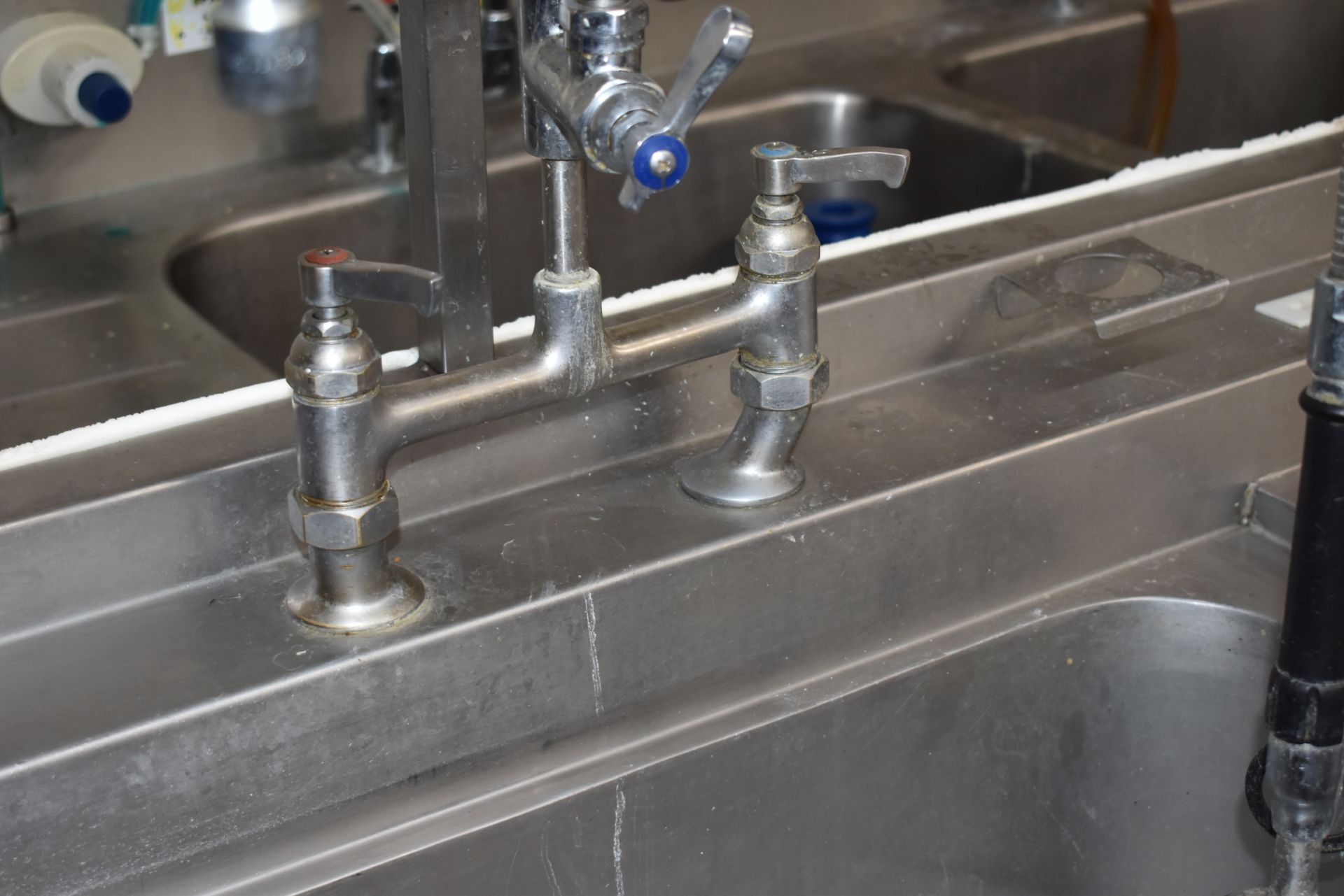 1 x Stainless Steel Commercial Wash Basin Unit With Twin Sink Bowl and Drainers, Mixer Taps, Spray - Image 3 of 12