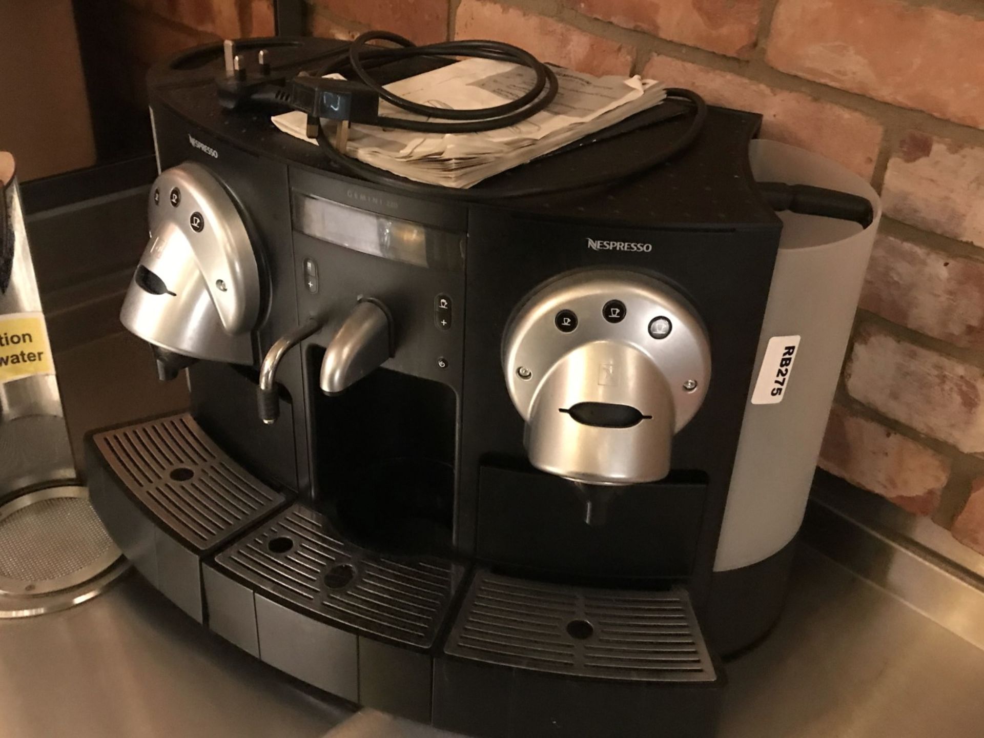 1 x Nespresso Gemini CS220 Pro Coffee Machine With Pod Holder and Pods - RRP £2,300 - Ref: RB275 - - Bild 2 aus 5