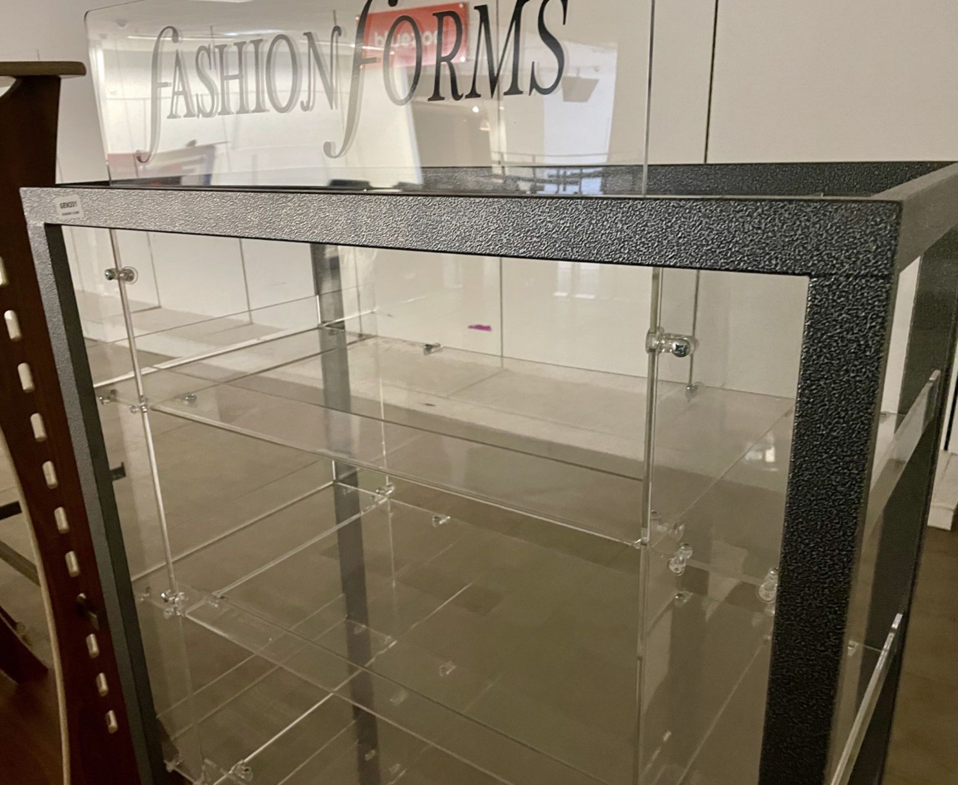 1 x Fashion Forms Display Shelf Unit With One Piece Metal Frame and Acrylic Shelves -Size H154 x W87 - Image 4 of 6